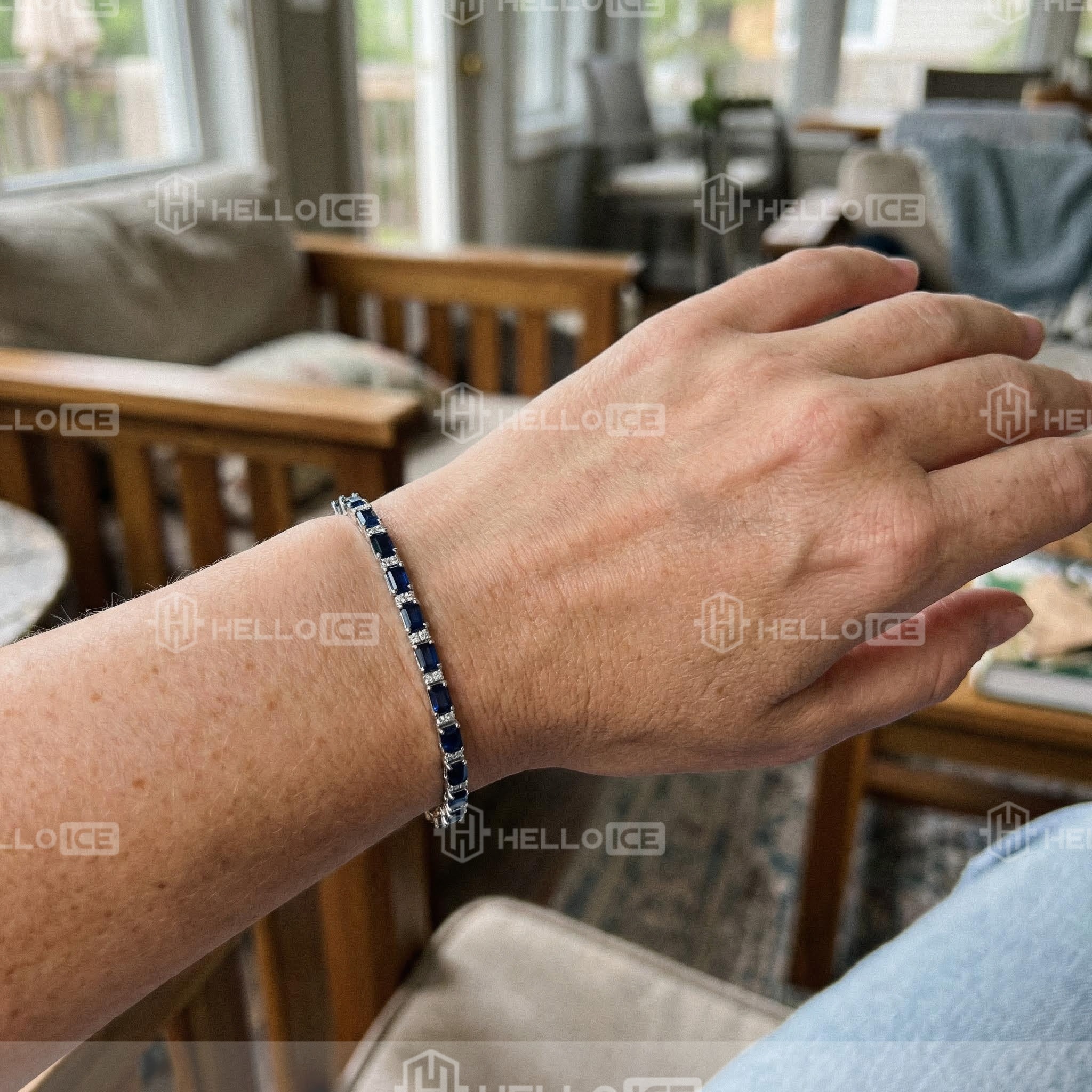 Helloice Review Image