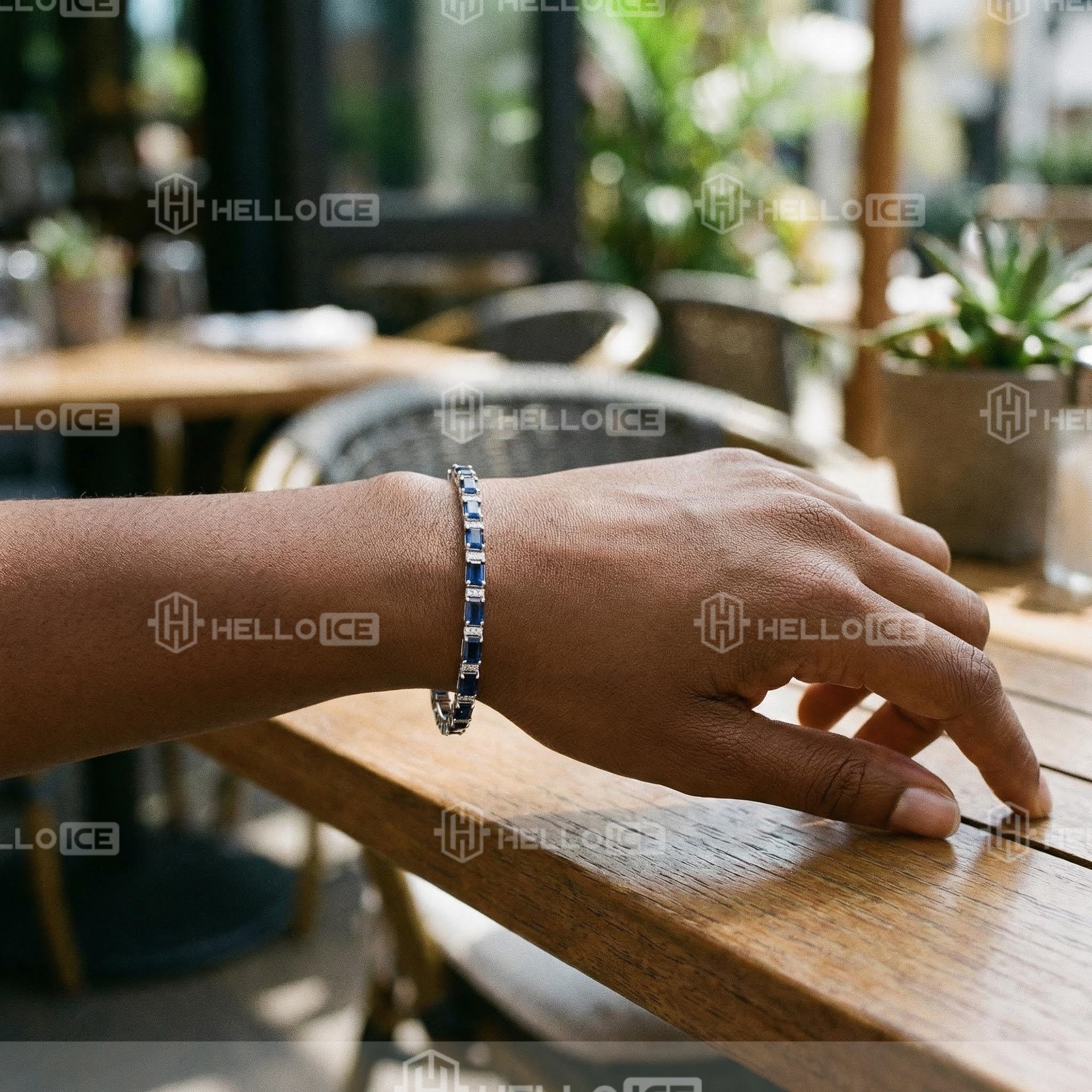 Helloice Review Image