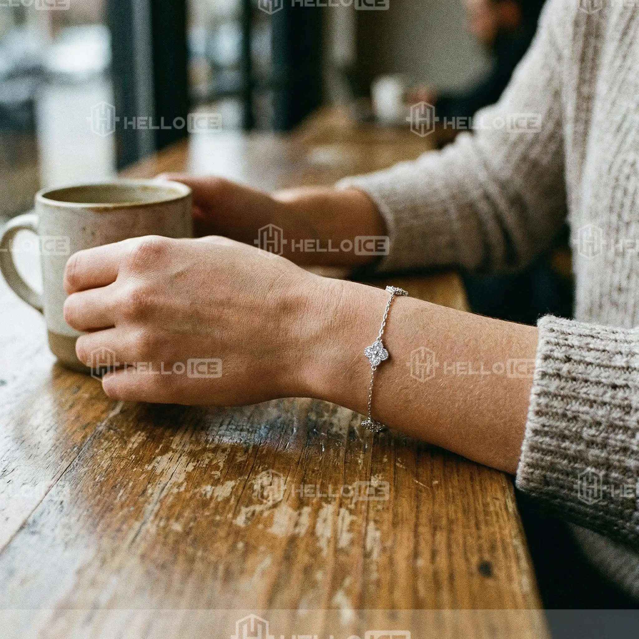 Helloice Review Image