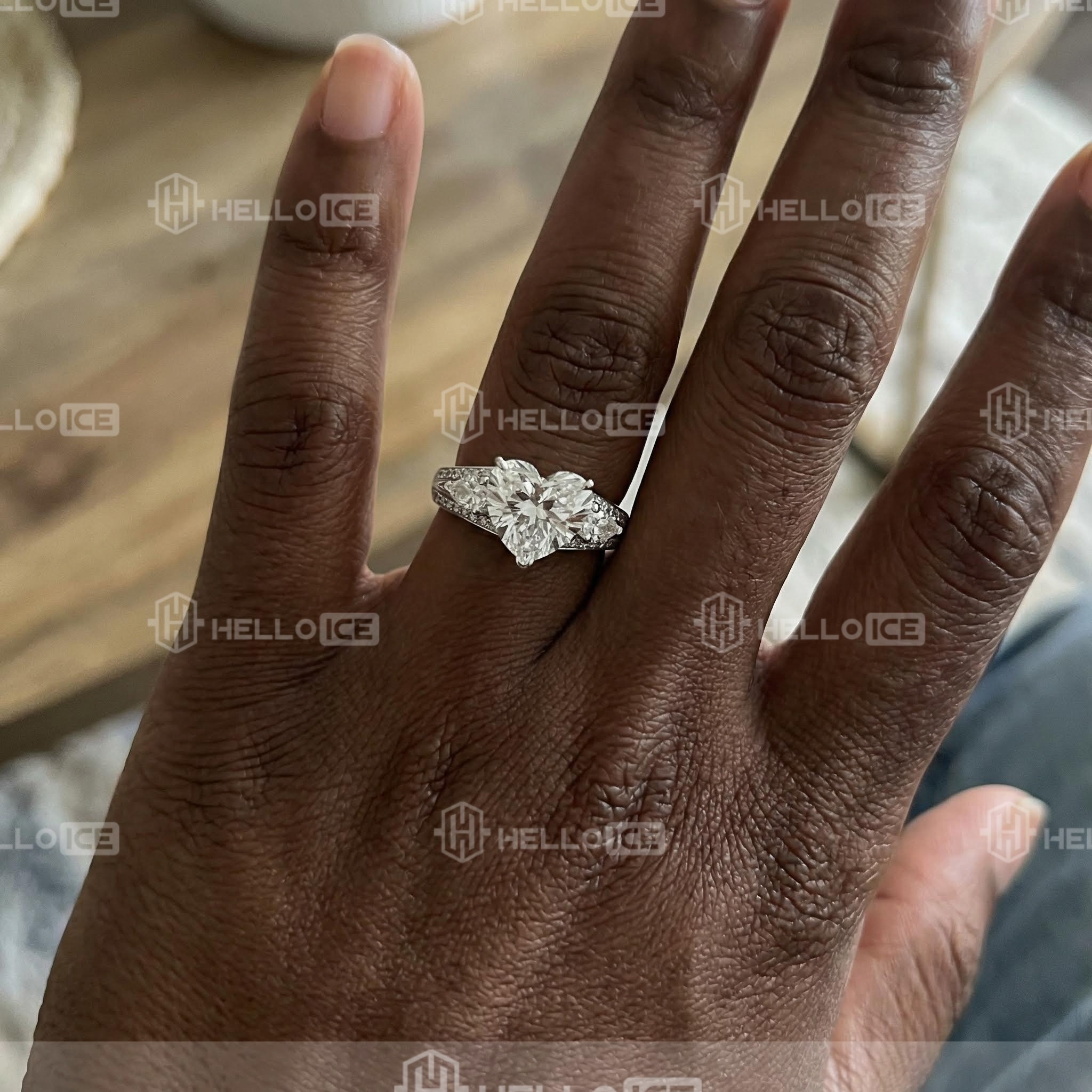 Helloice Review Image