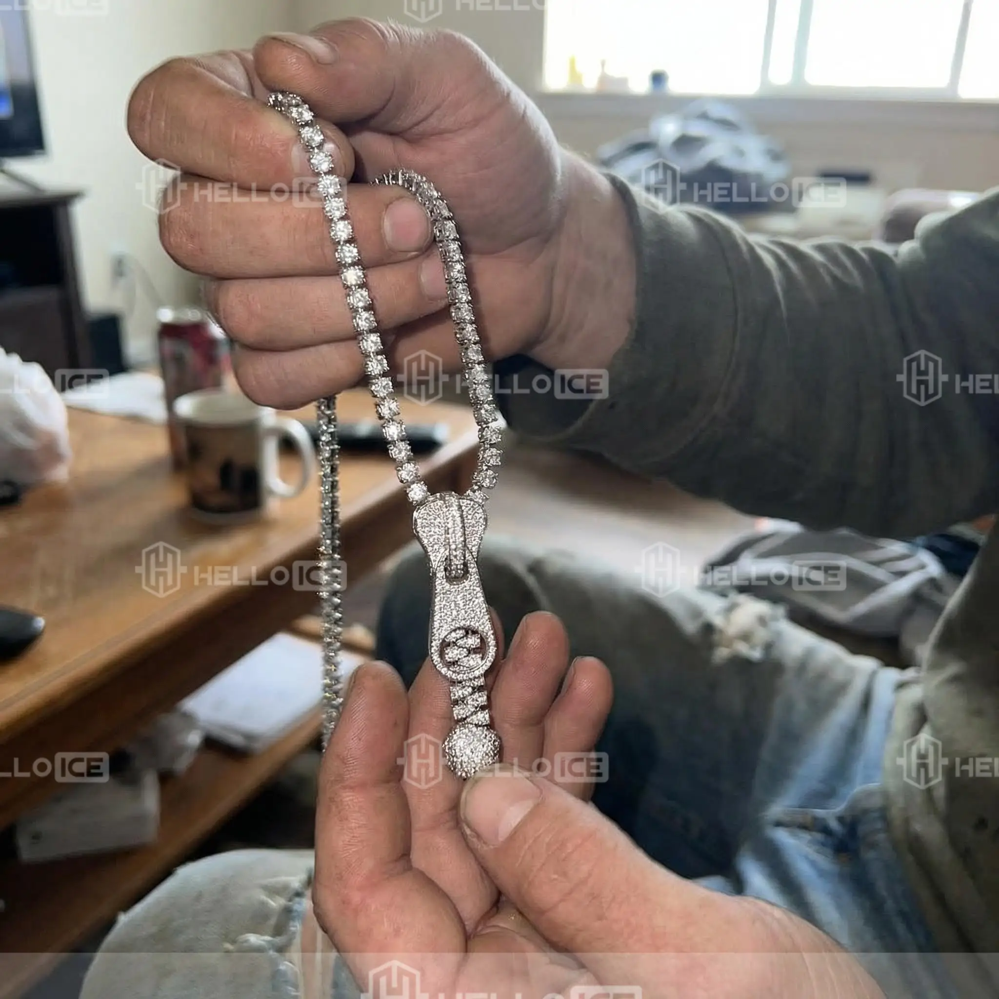 Helloice Review Image