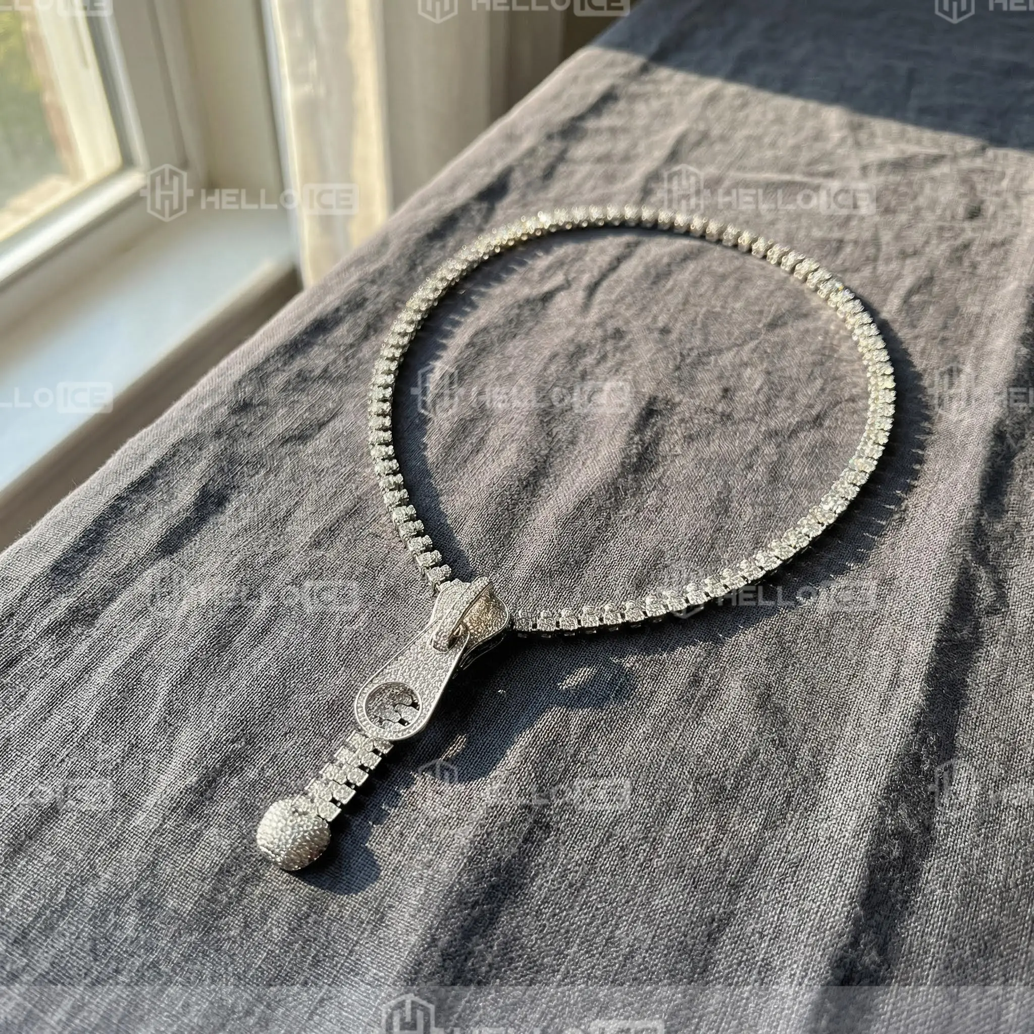 Helloice Review Image