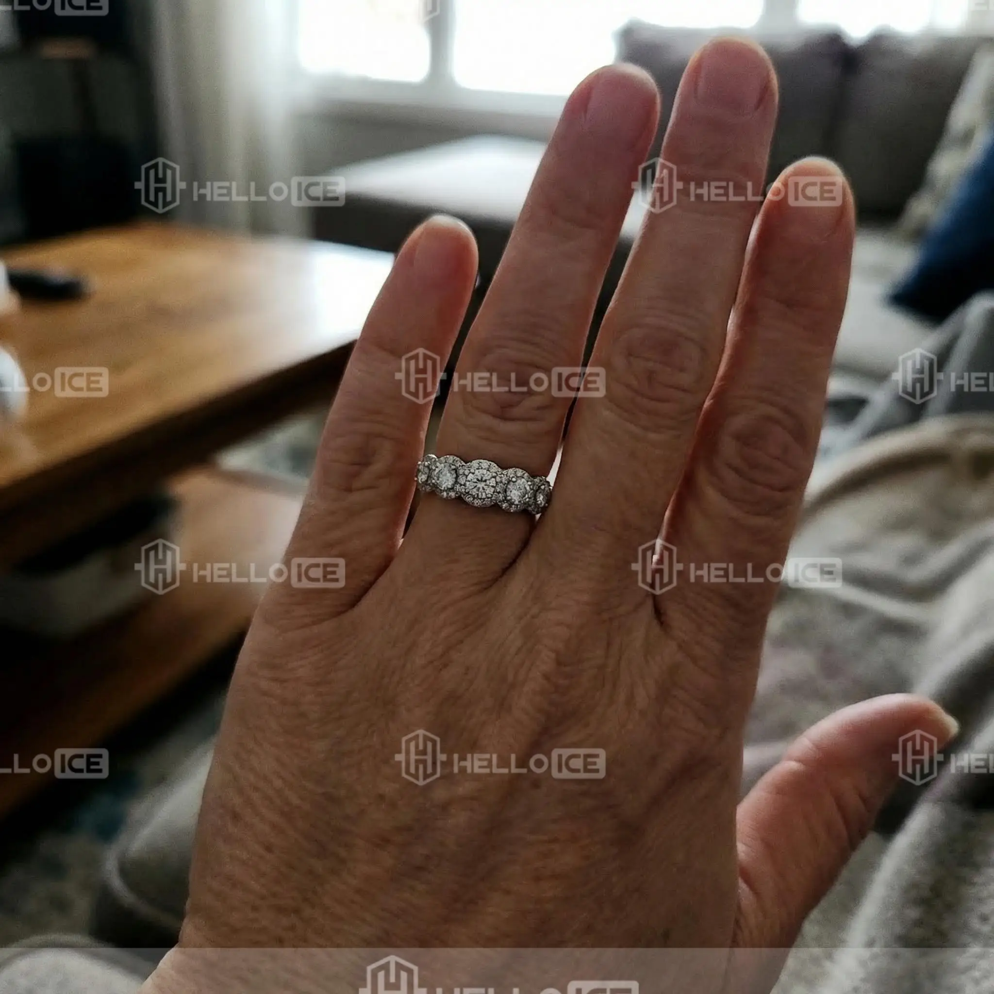 Helloice Review Image