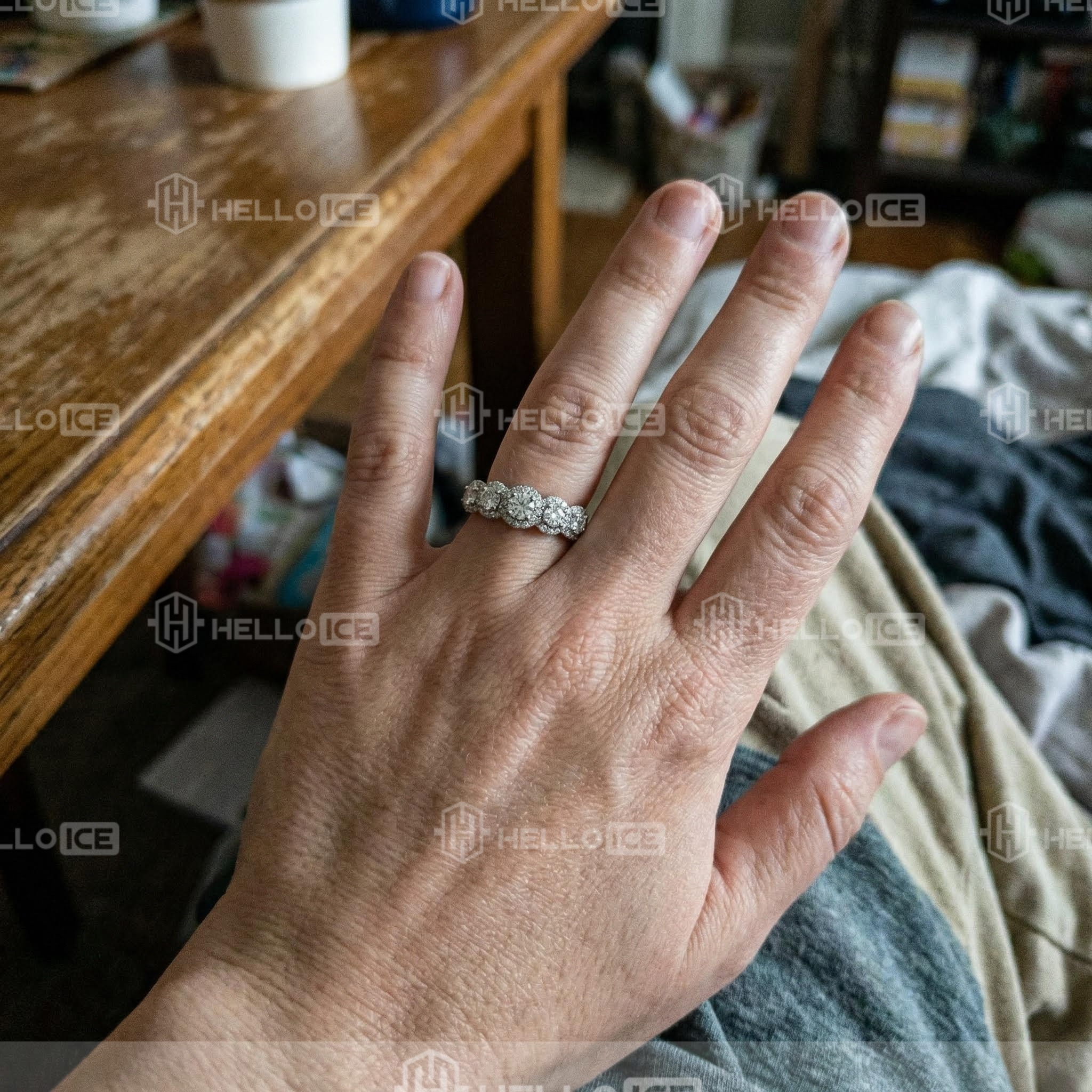 Helloice Review Image