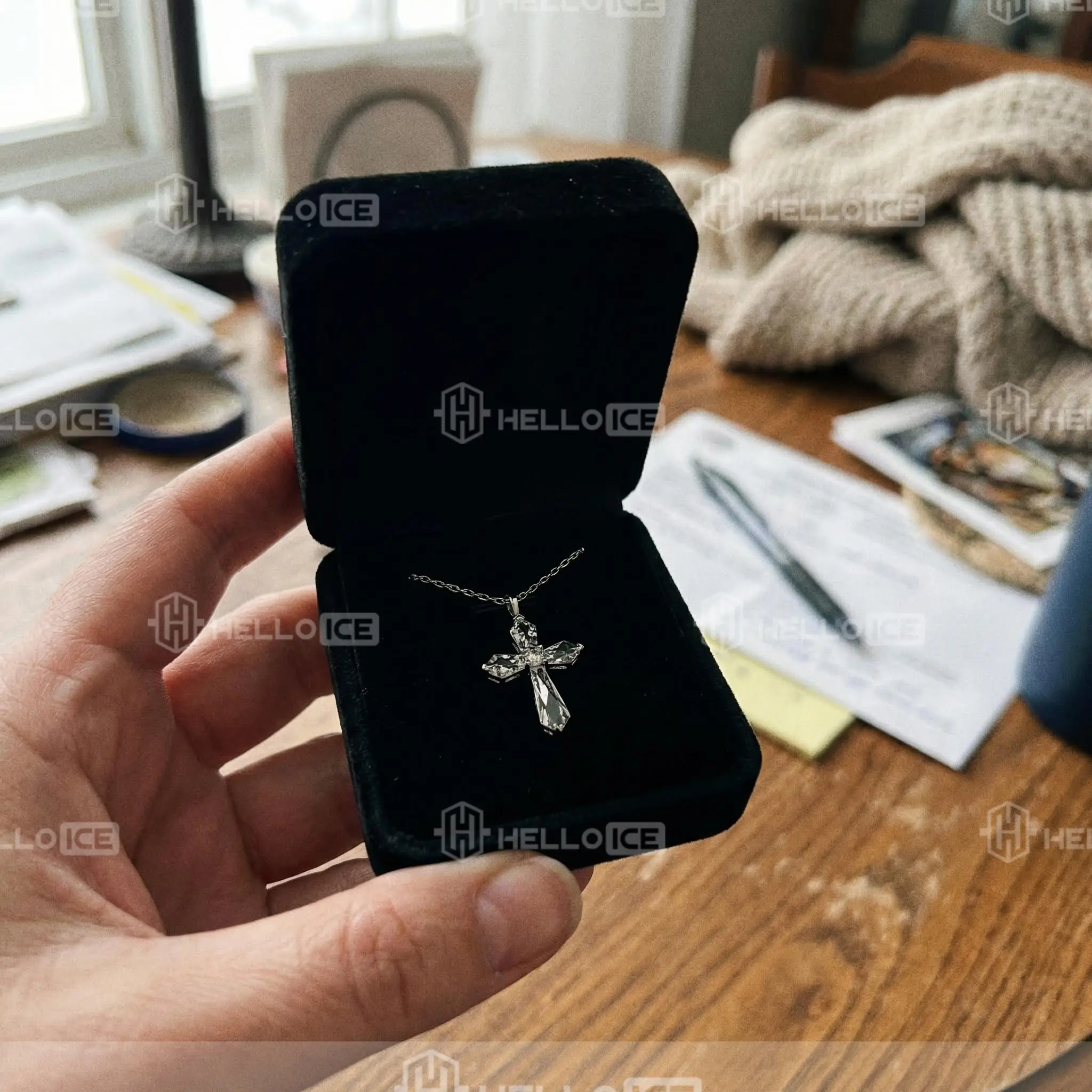 Helloice Review Image