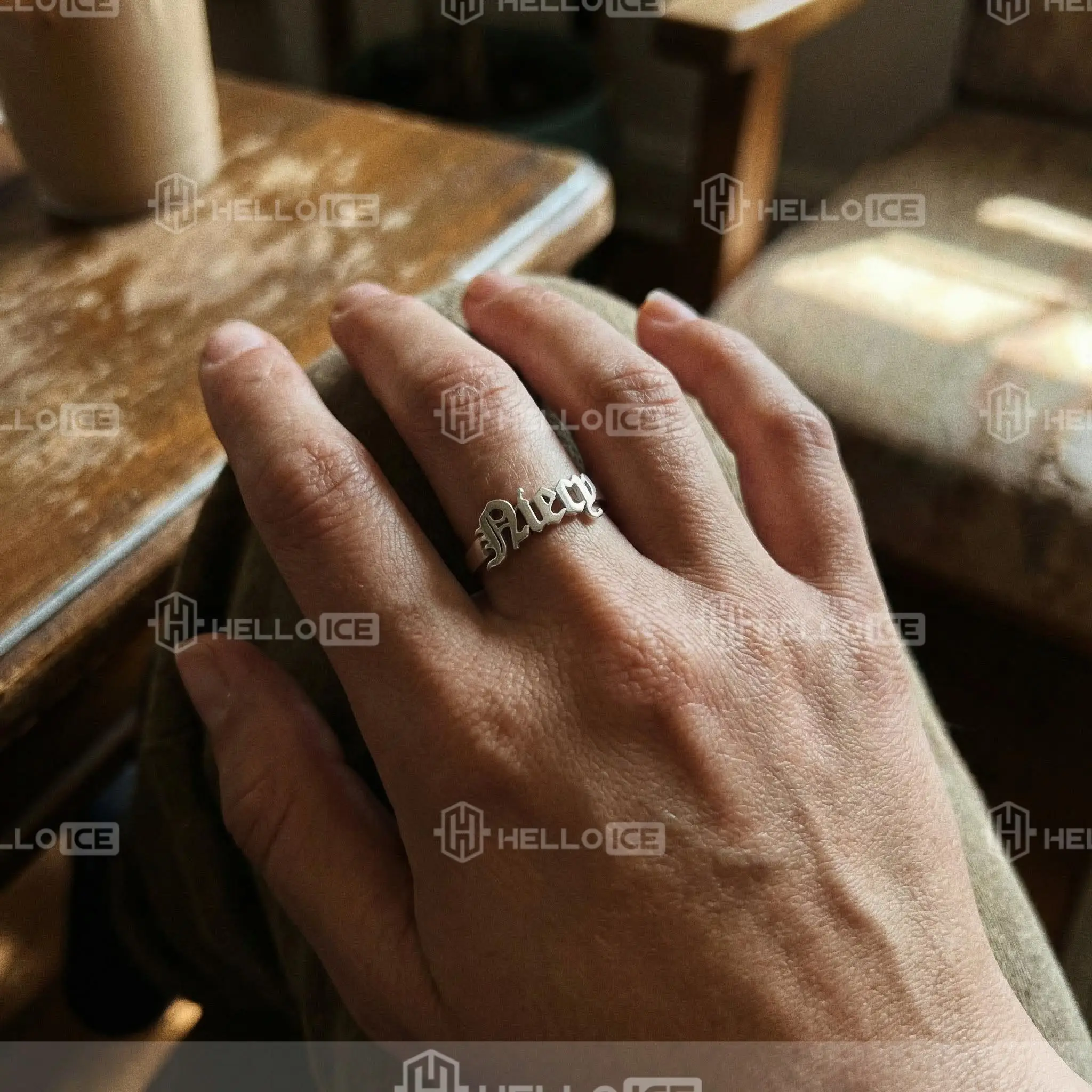 Helloice Review Image