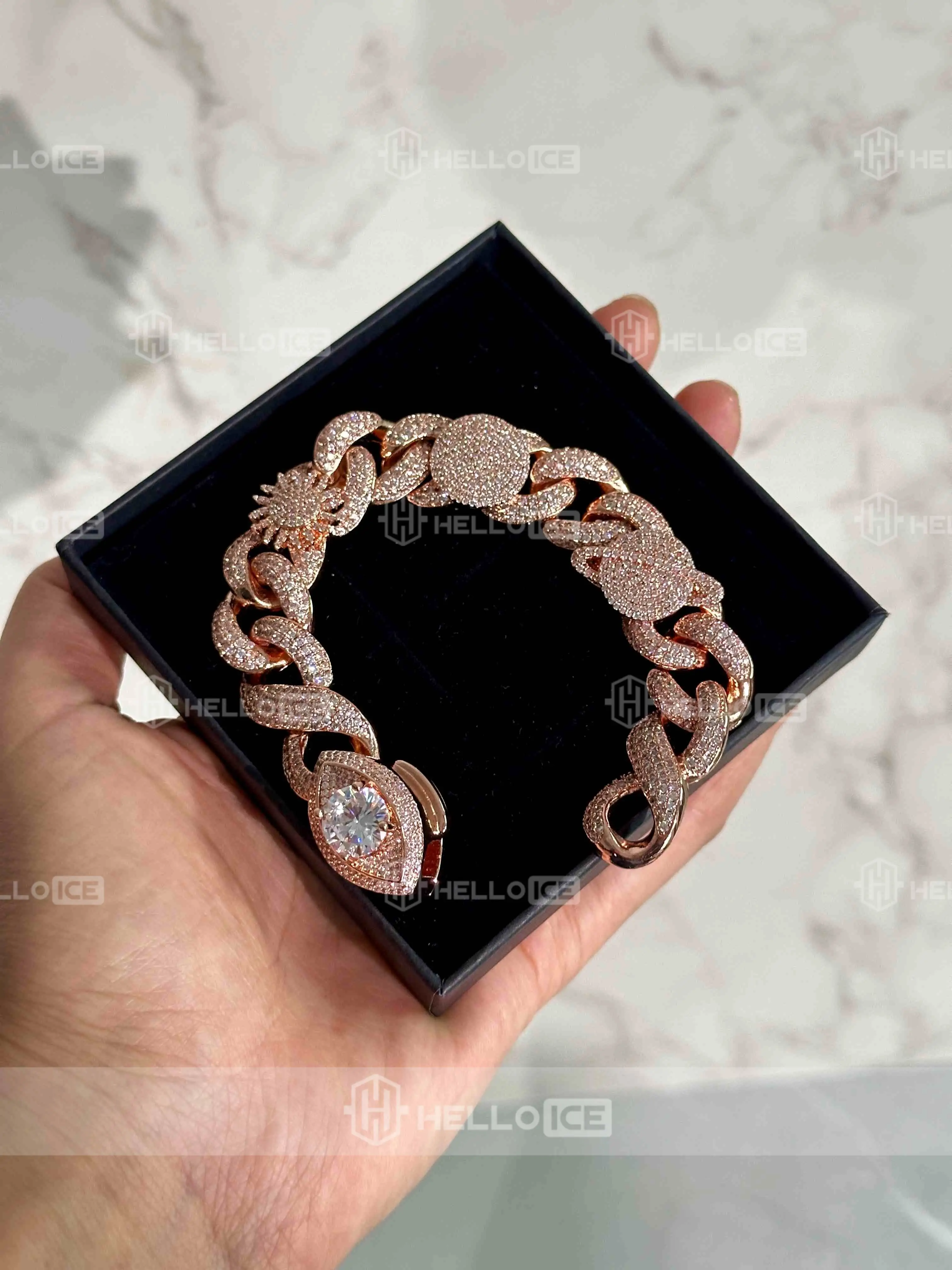 Helloice Review Image