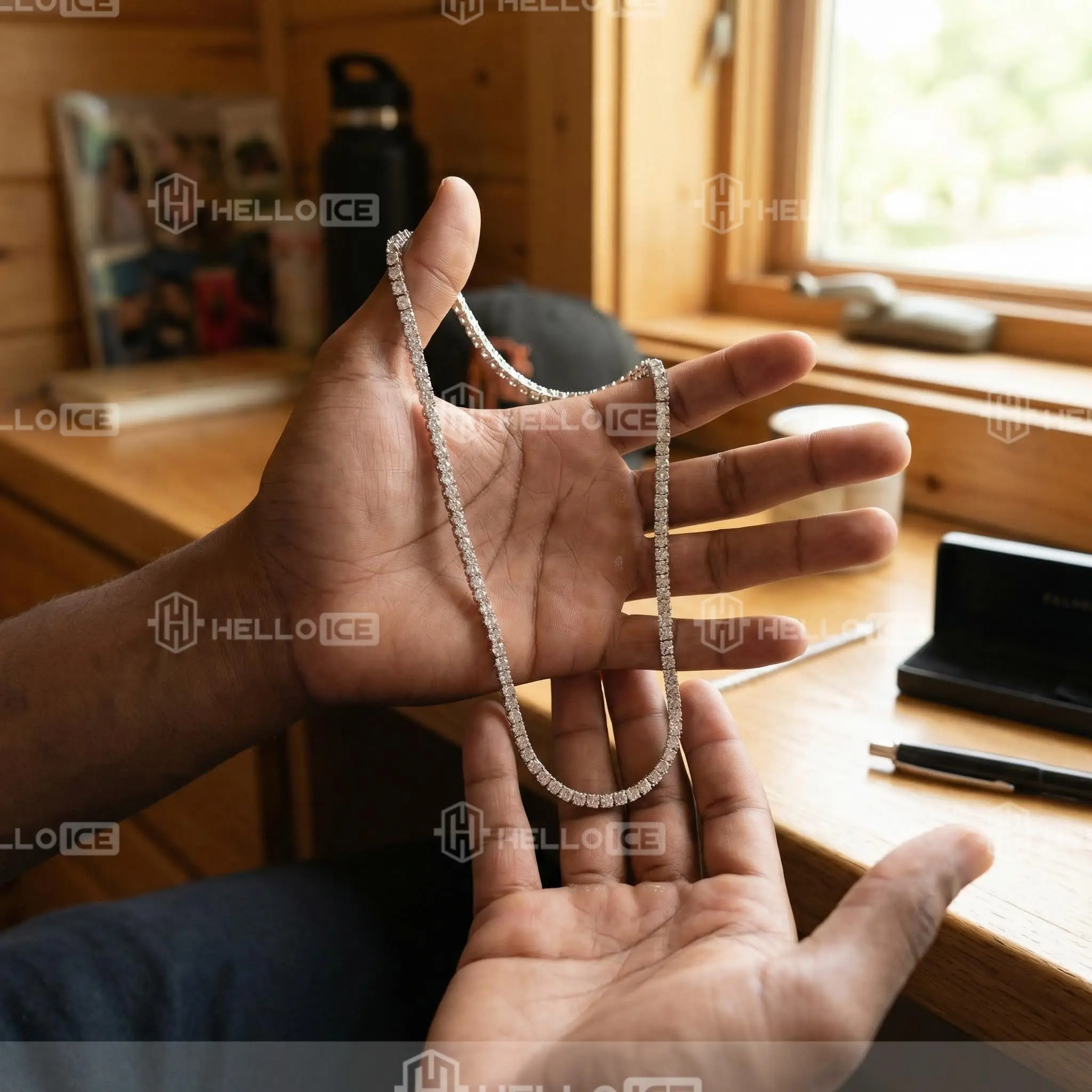 Helloice Review Image