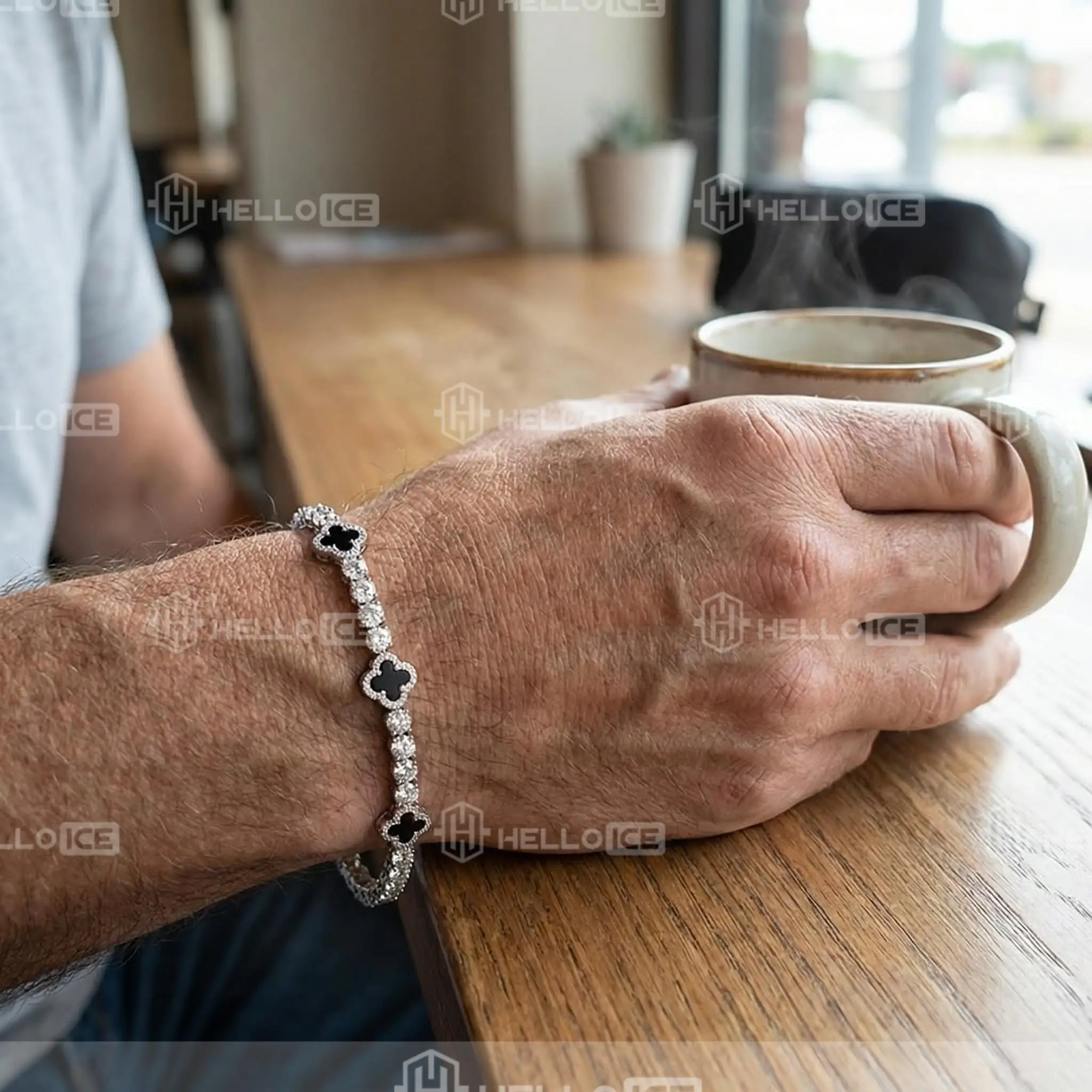 Helloice Review Image