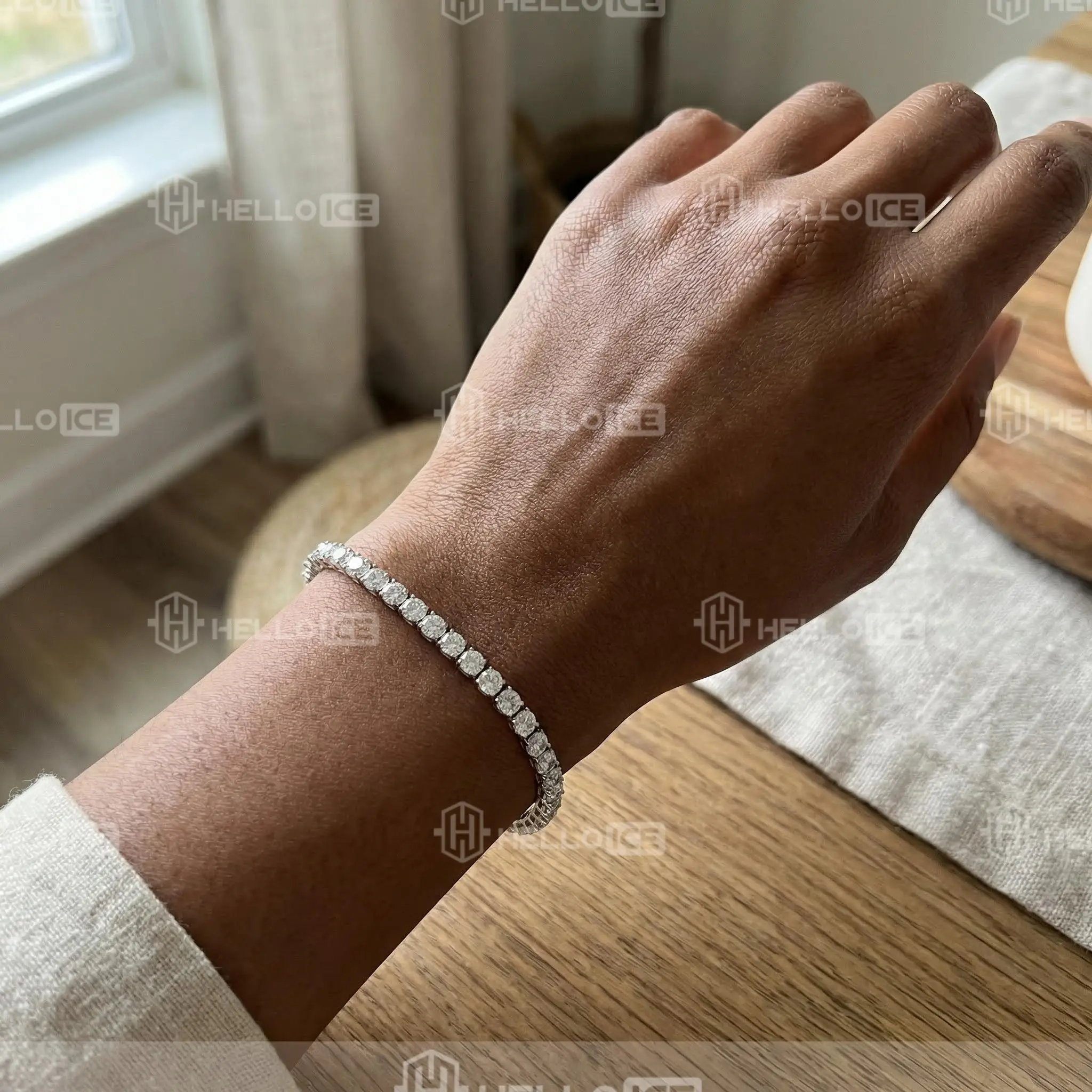 Helloice Review Image