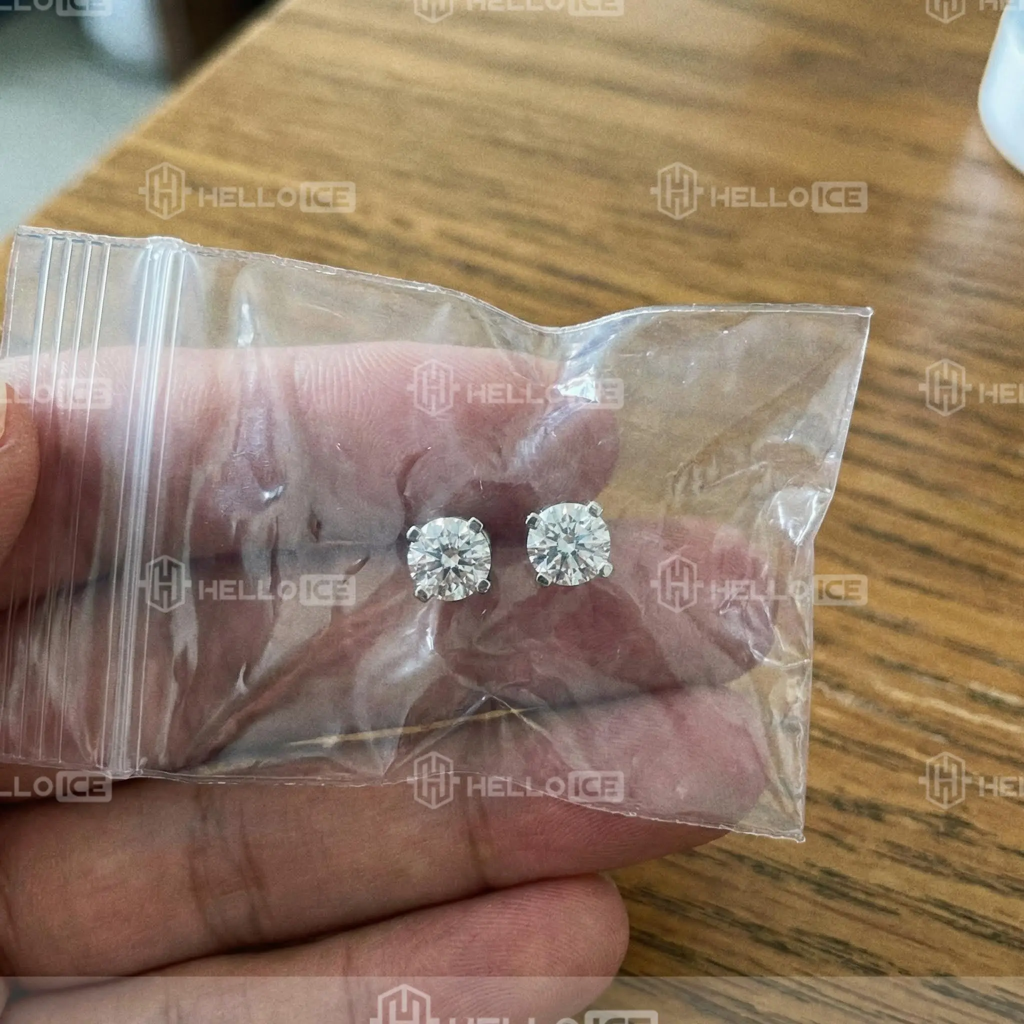 Helloice Review Image