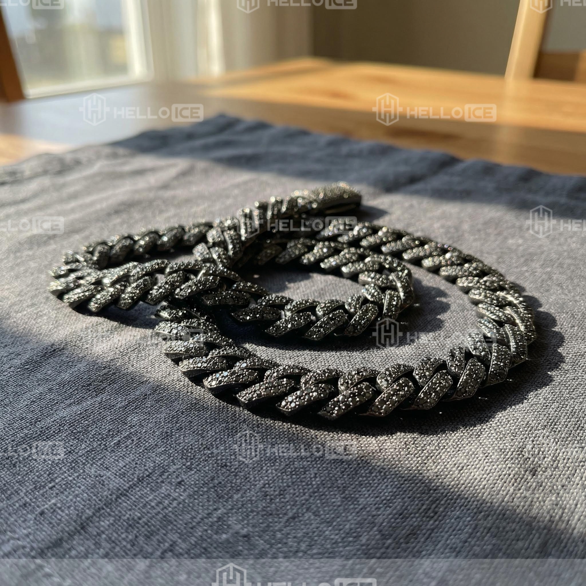 Helloice Review Image