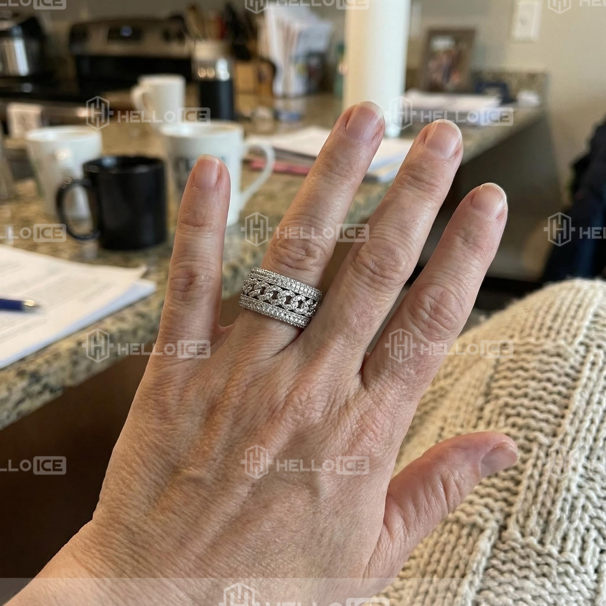 Helloice Review Image