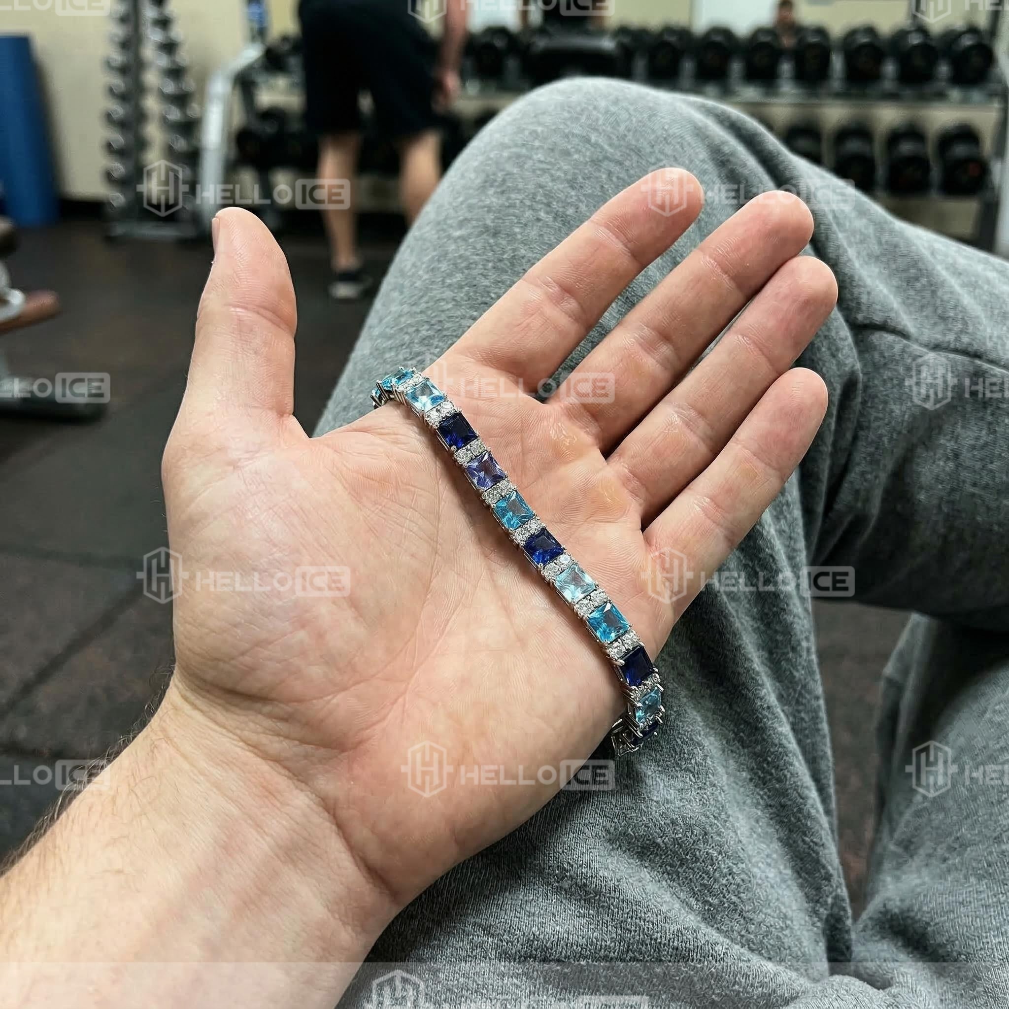 Helloice Review Image