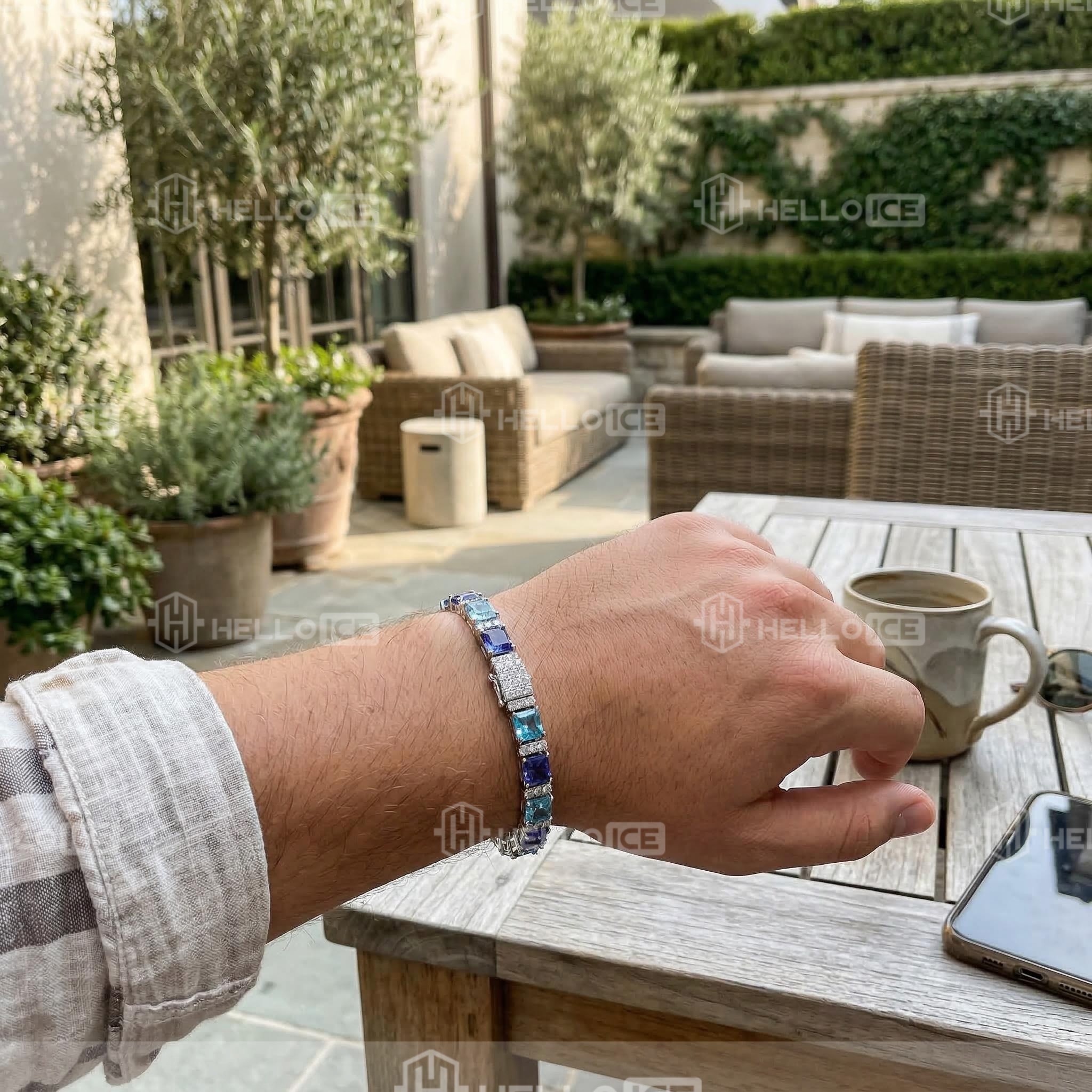 Helloice Review Image