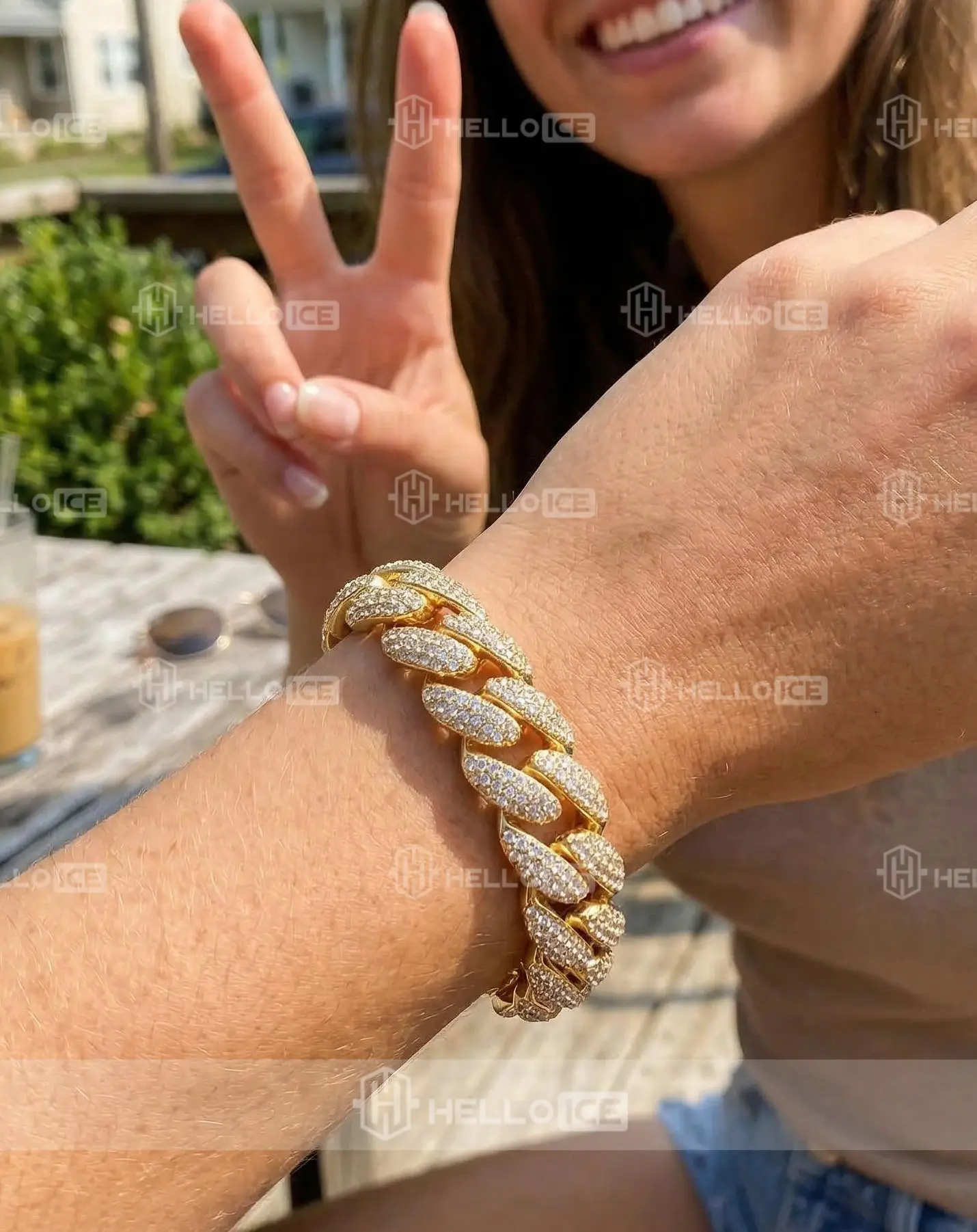 Helloice Review Image