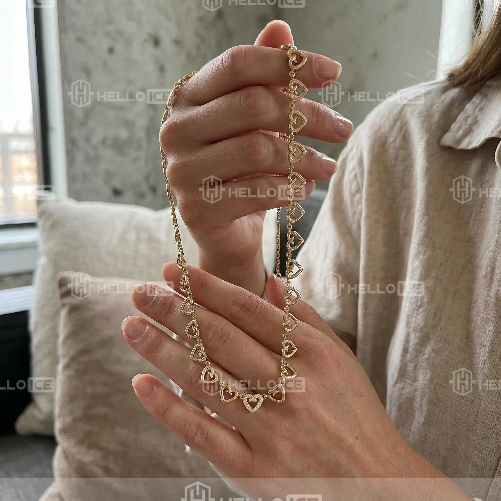 Helloice Review Image