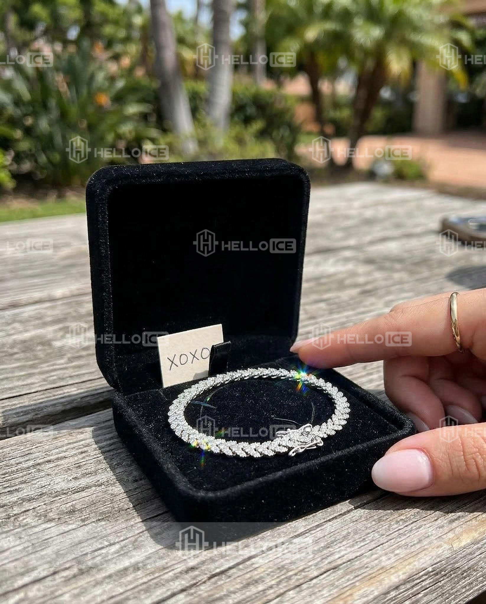 Helloice Review Image