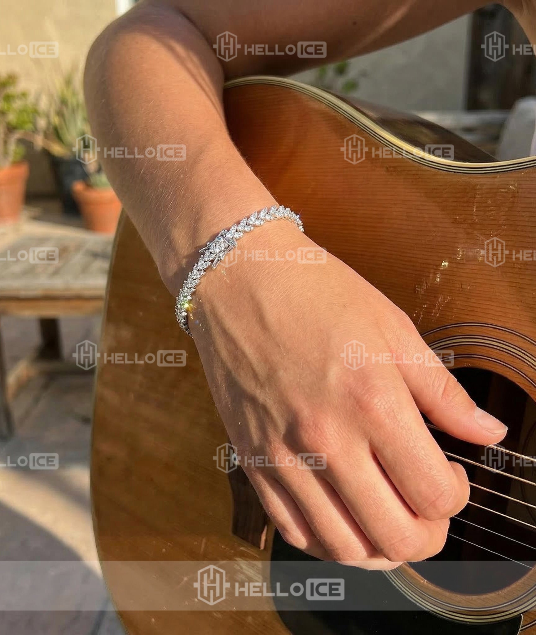 Helloice Review Image