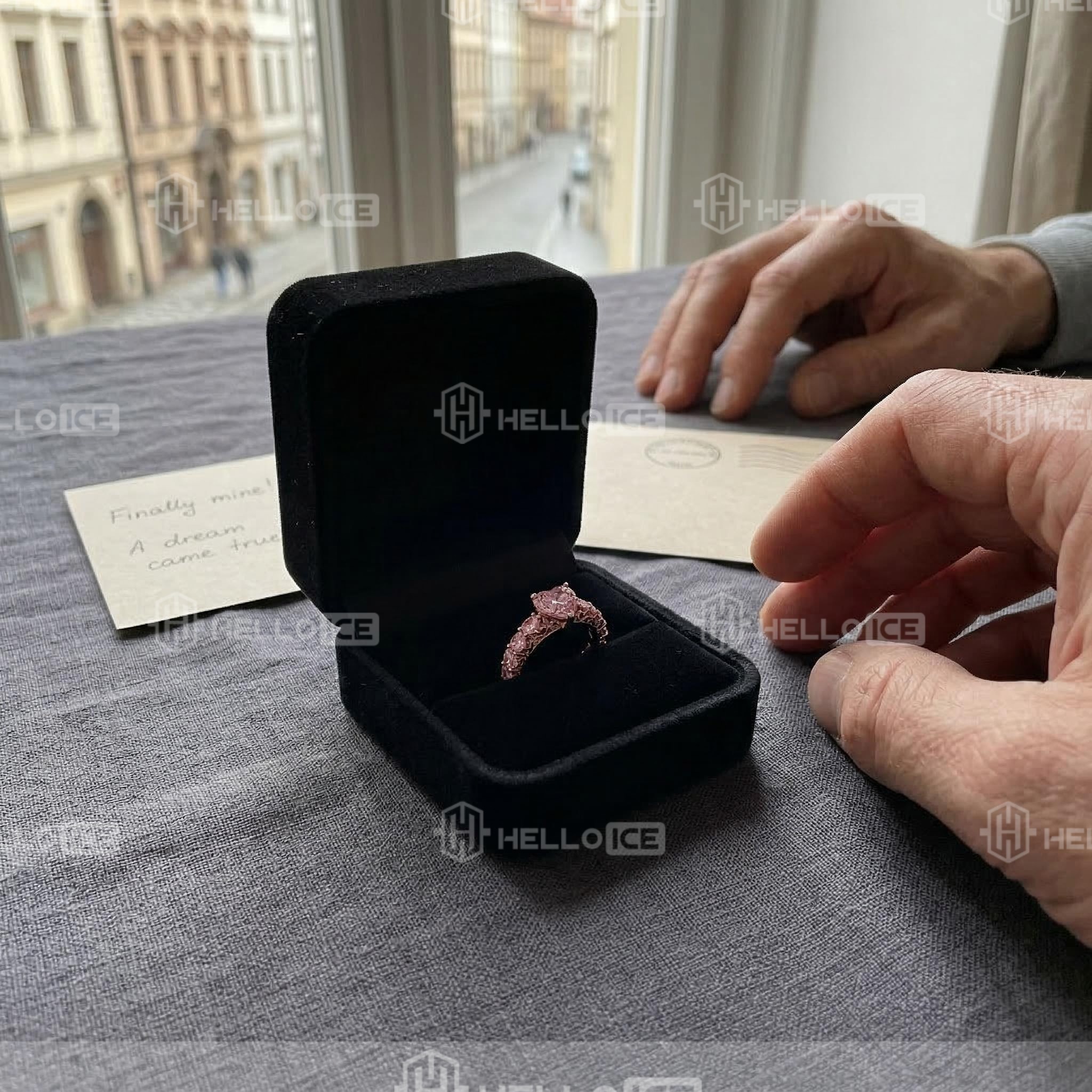 Helloice Review Image