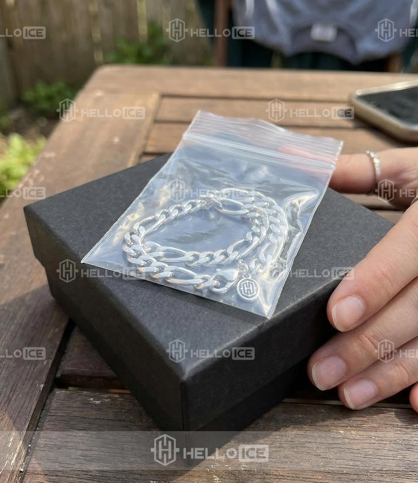 Helloice Review Image