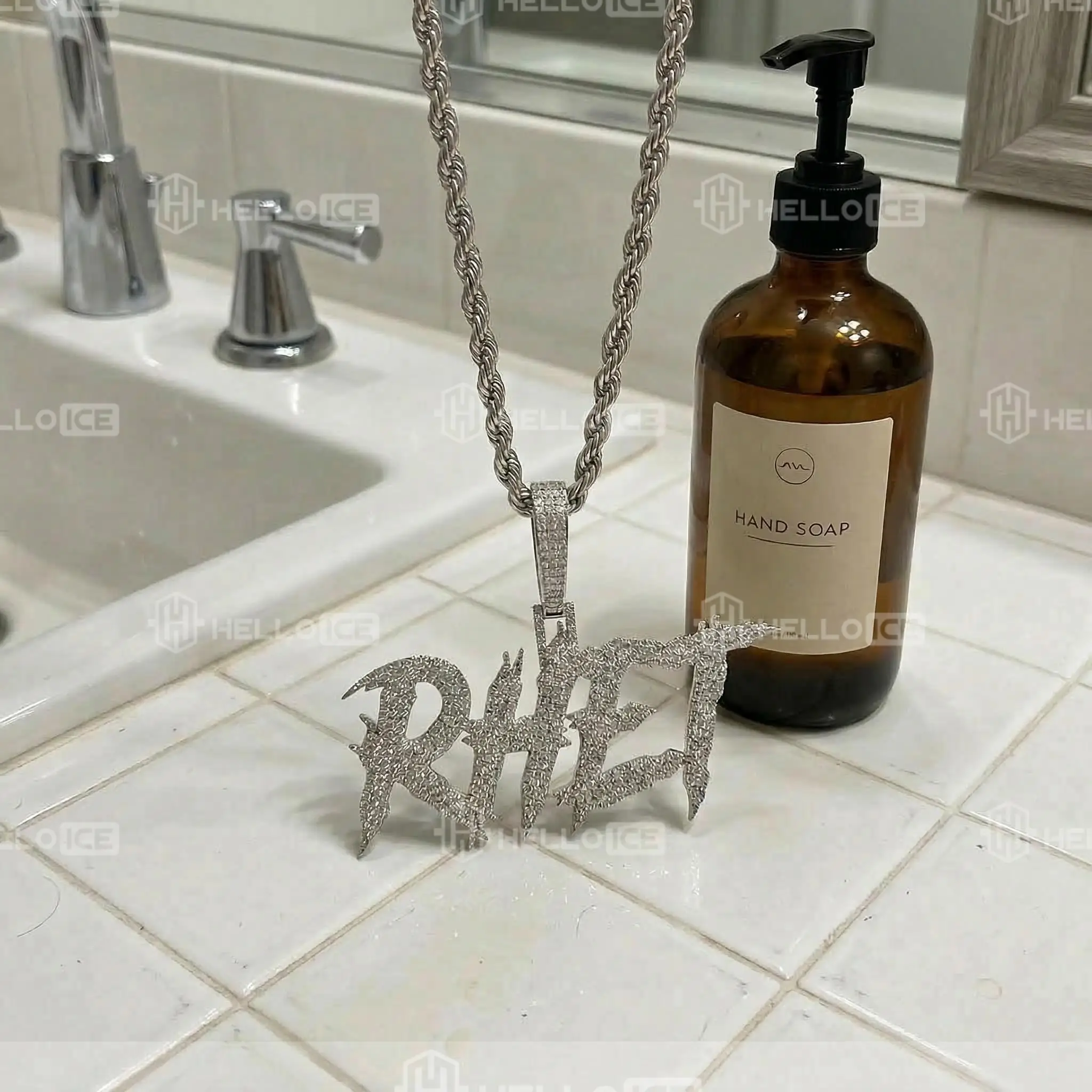 Helloice Review Image