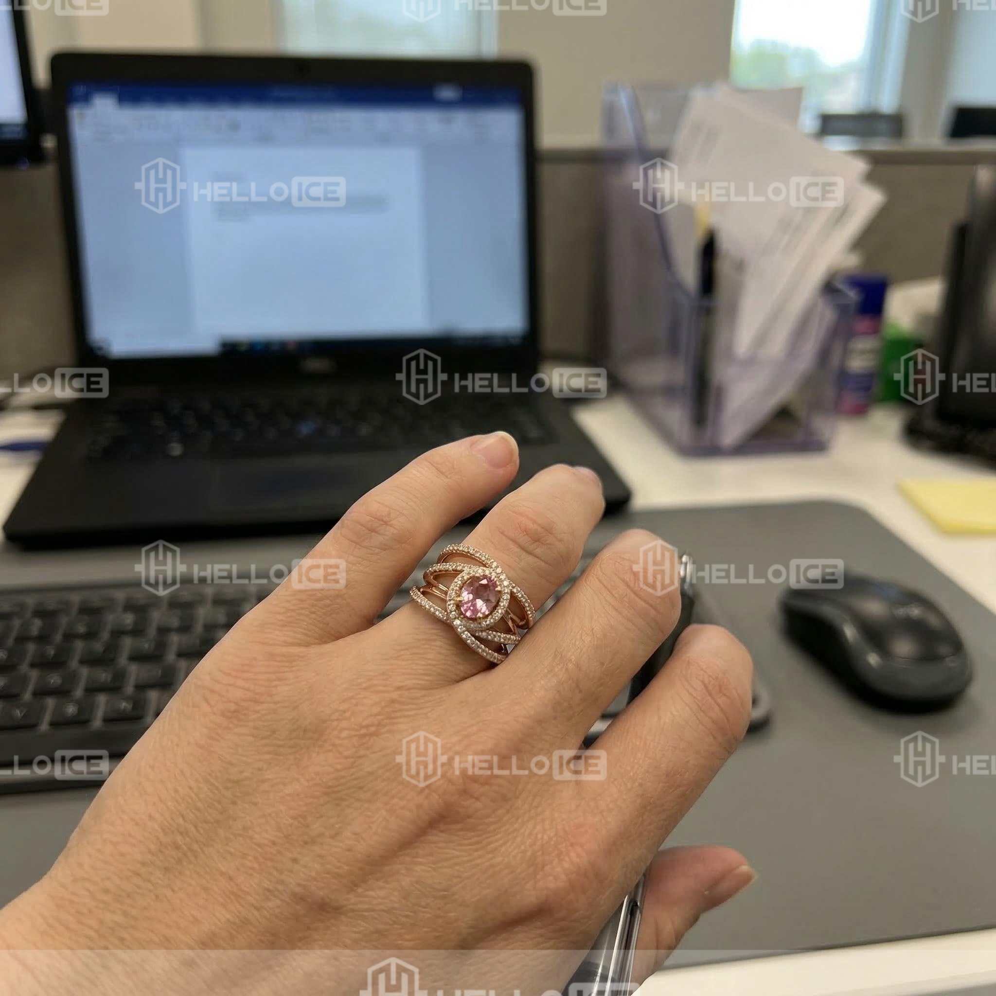 Helloice Review Image