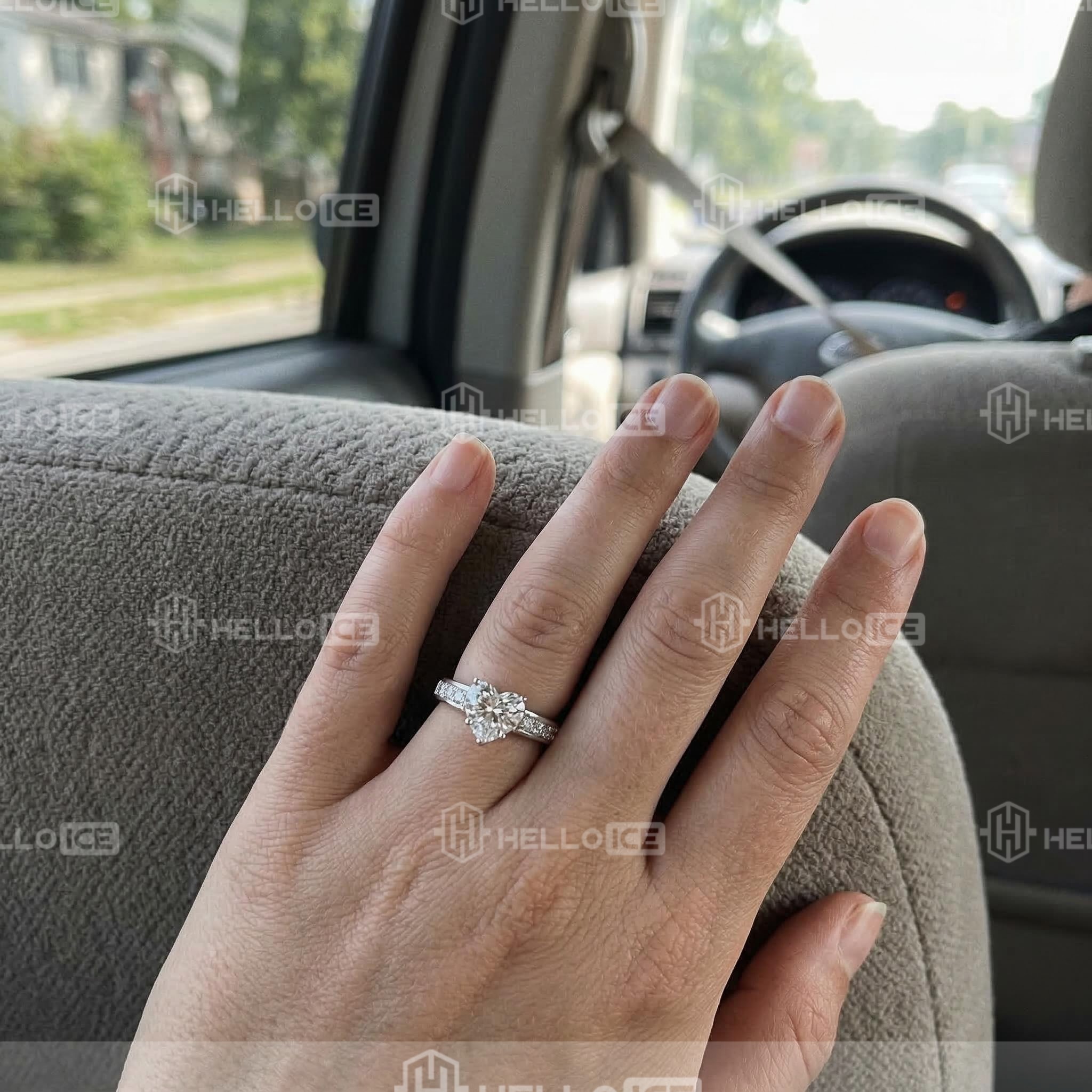 Helloice Review Image