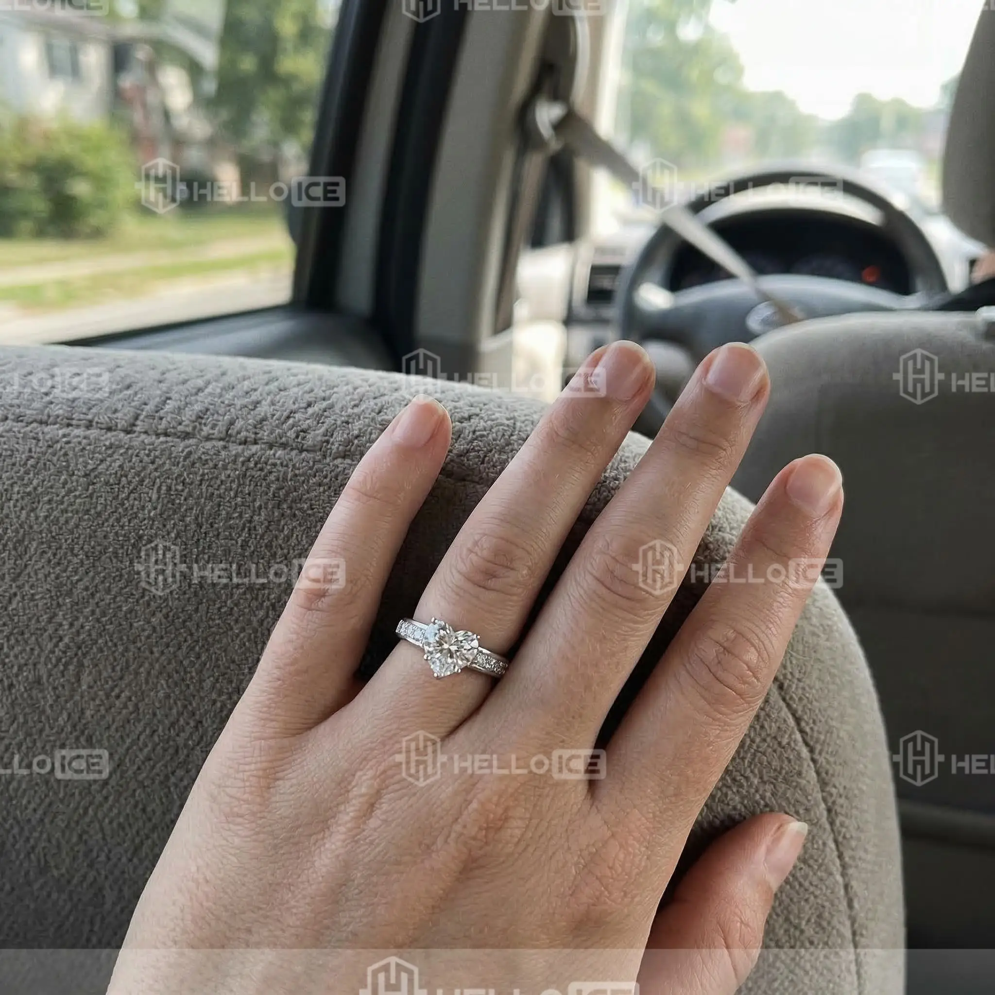 Helloice Review Image