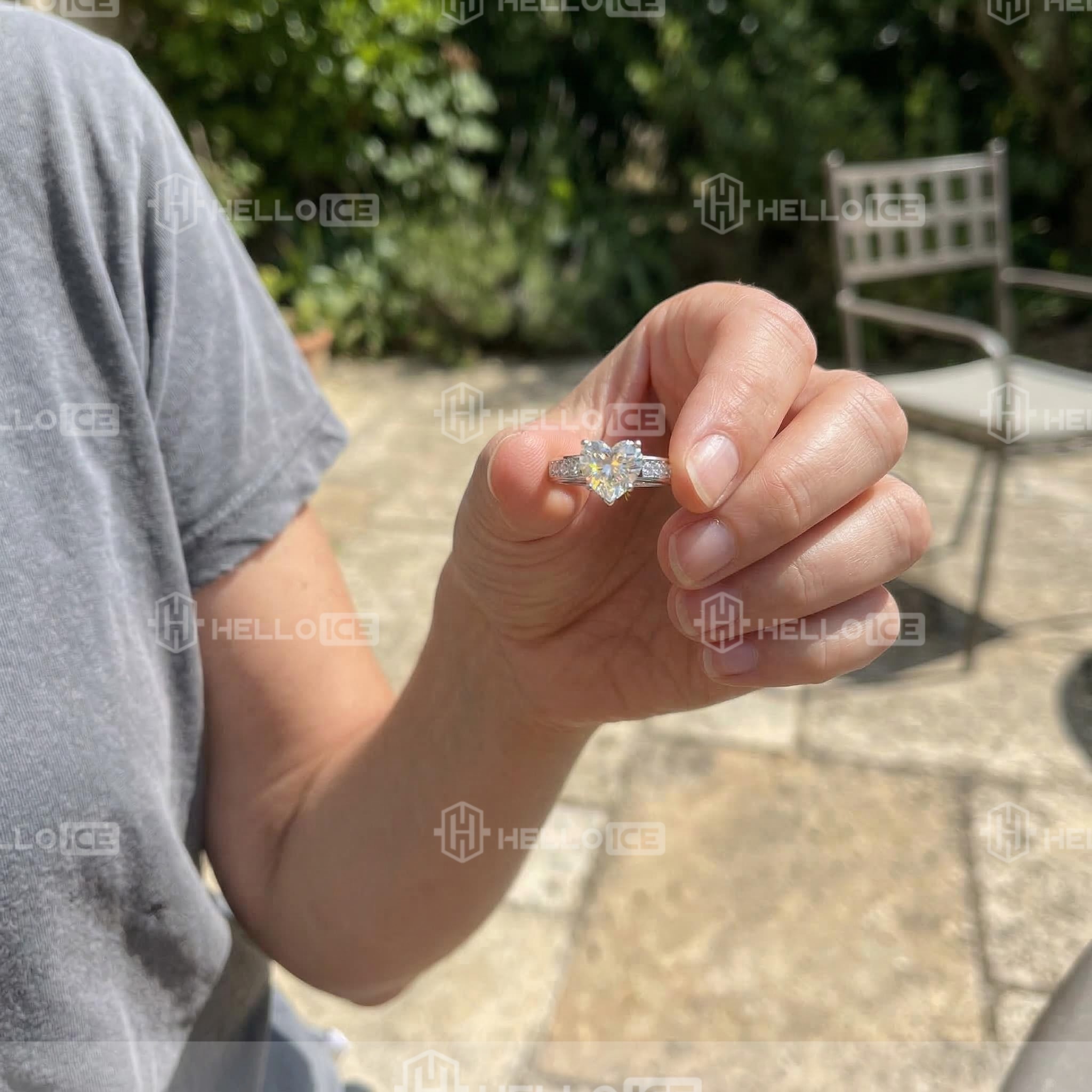 Helloice Review Image