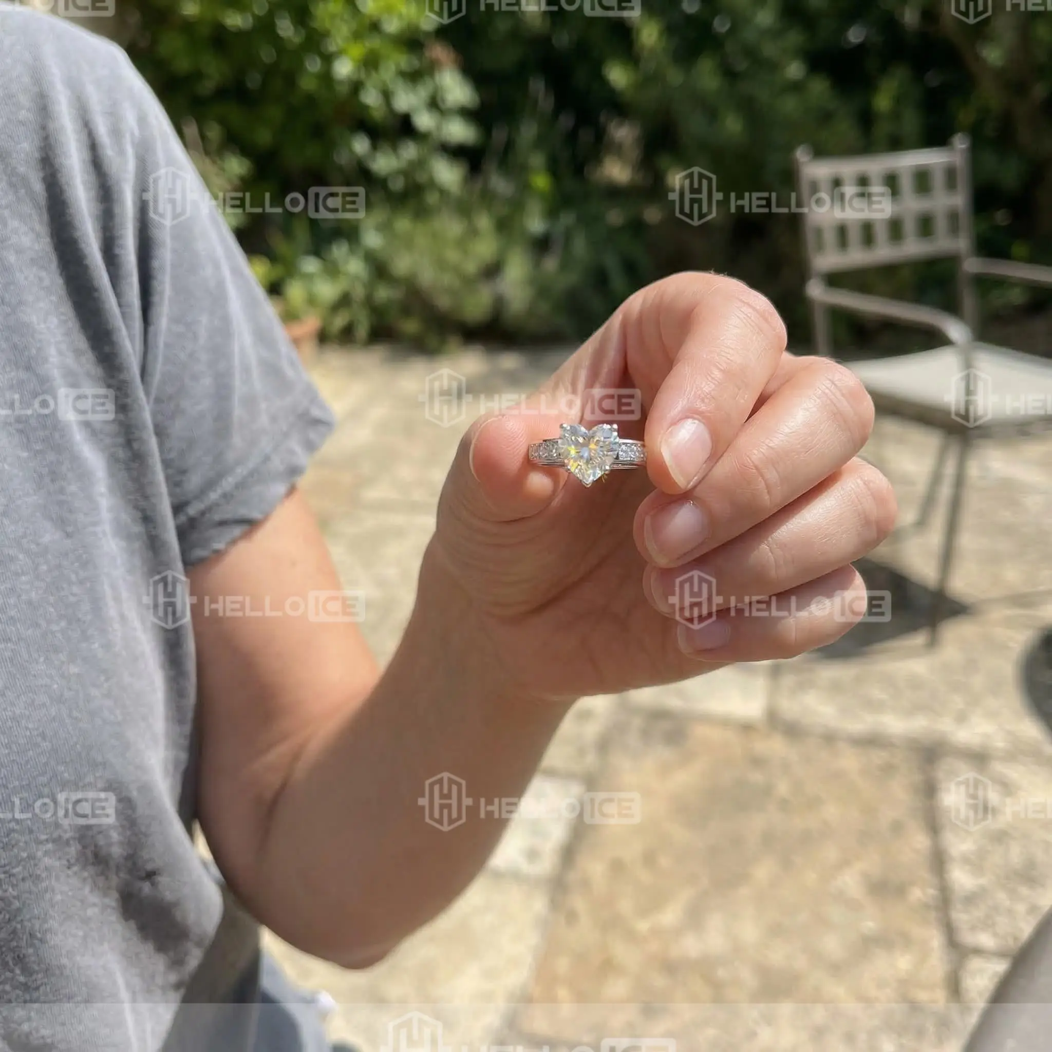 Helloice Review Image