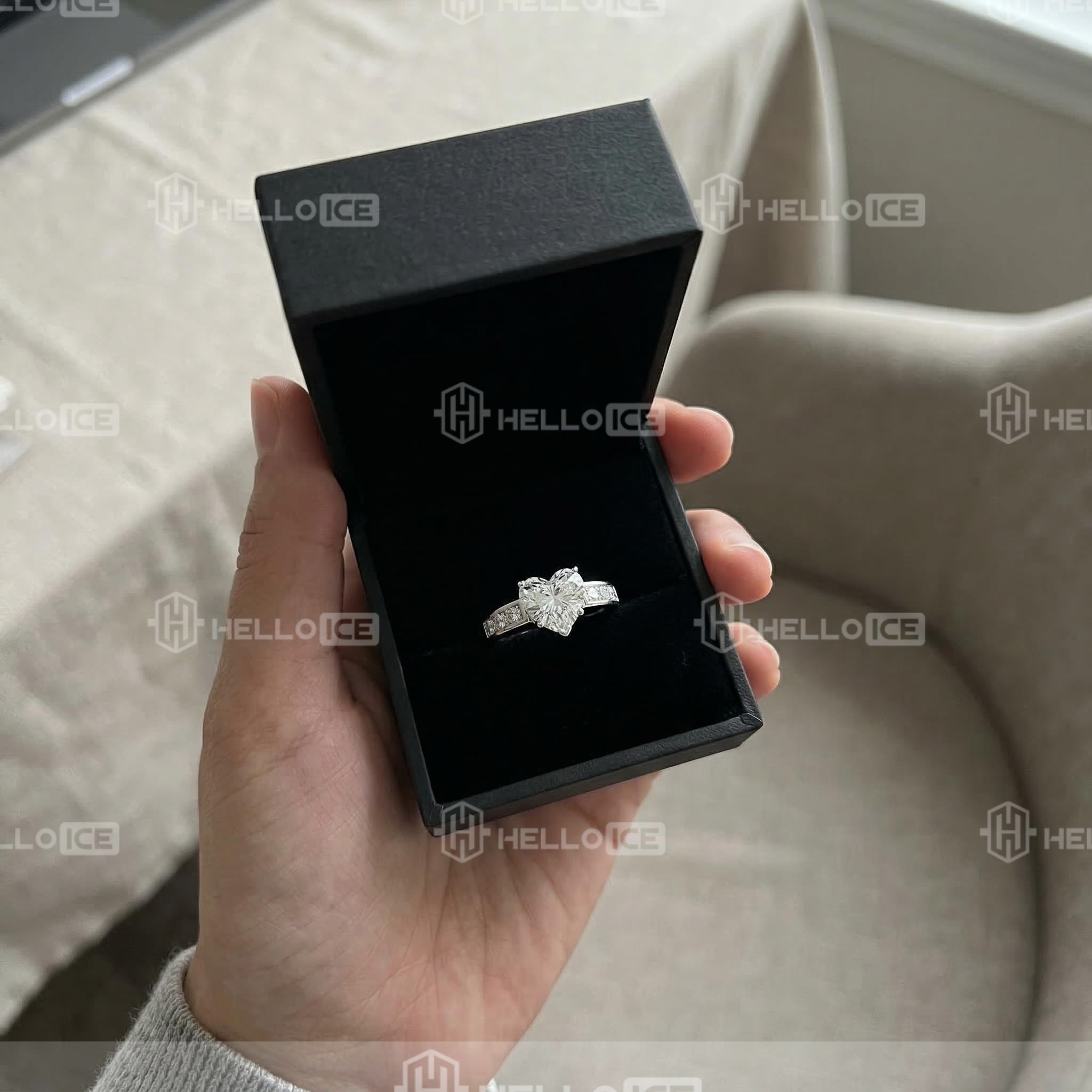 Helloice Review Image