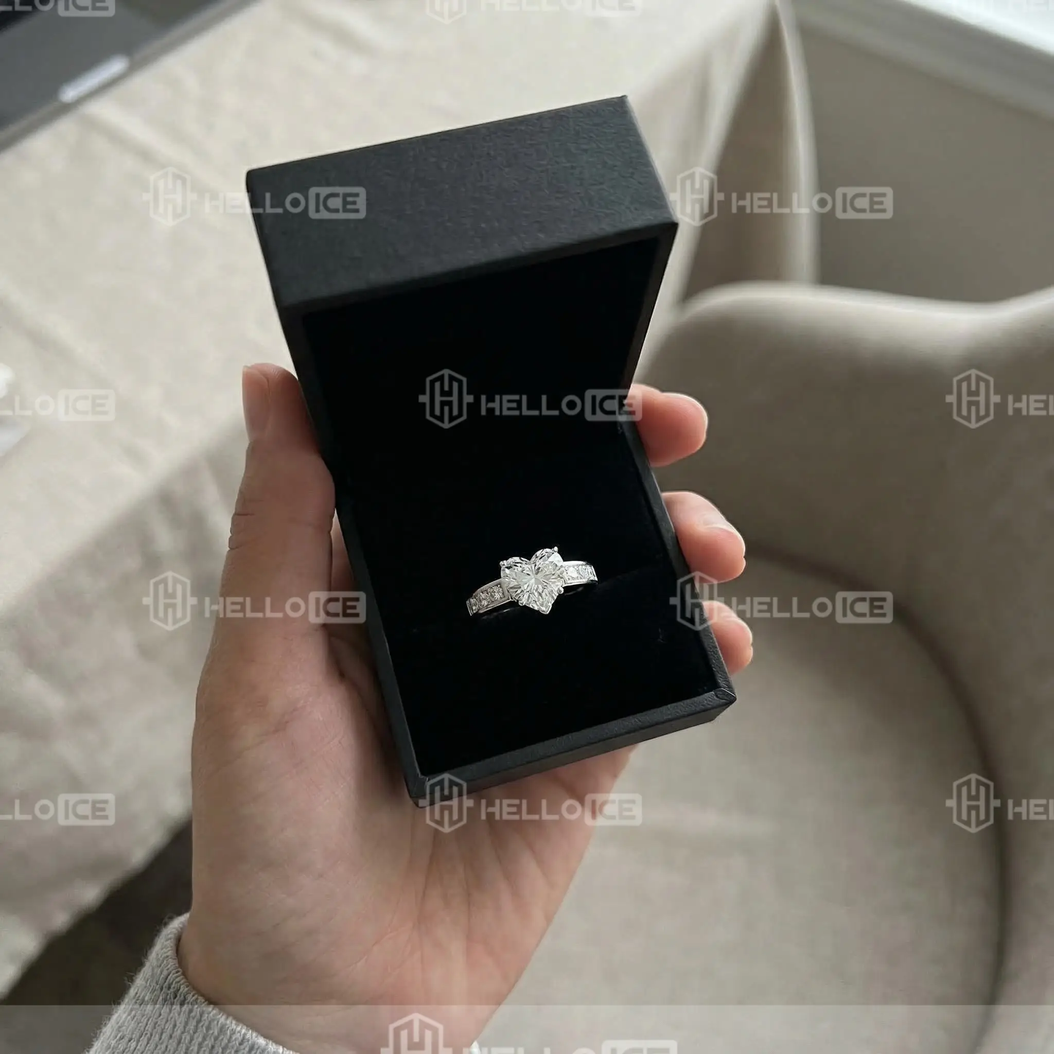 Helloice Review Image