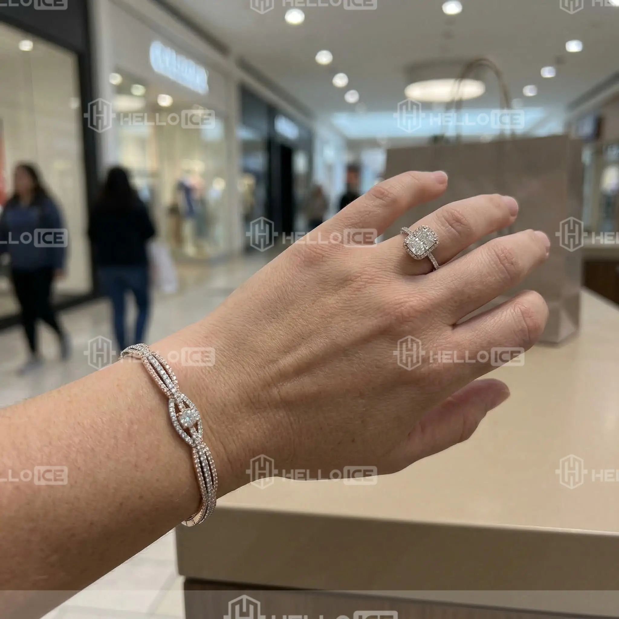 Helloice Review Image