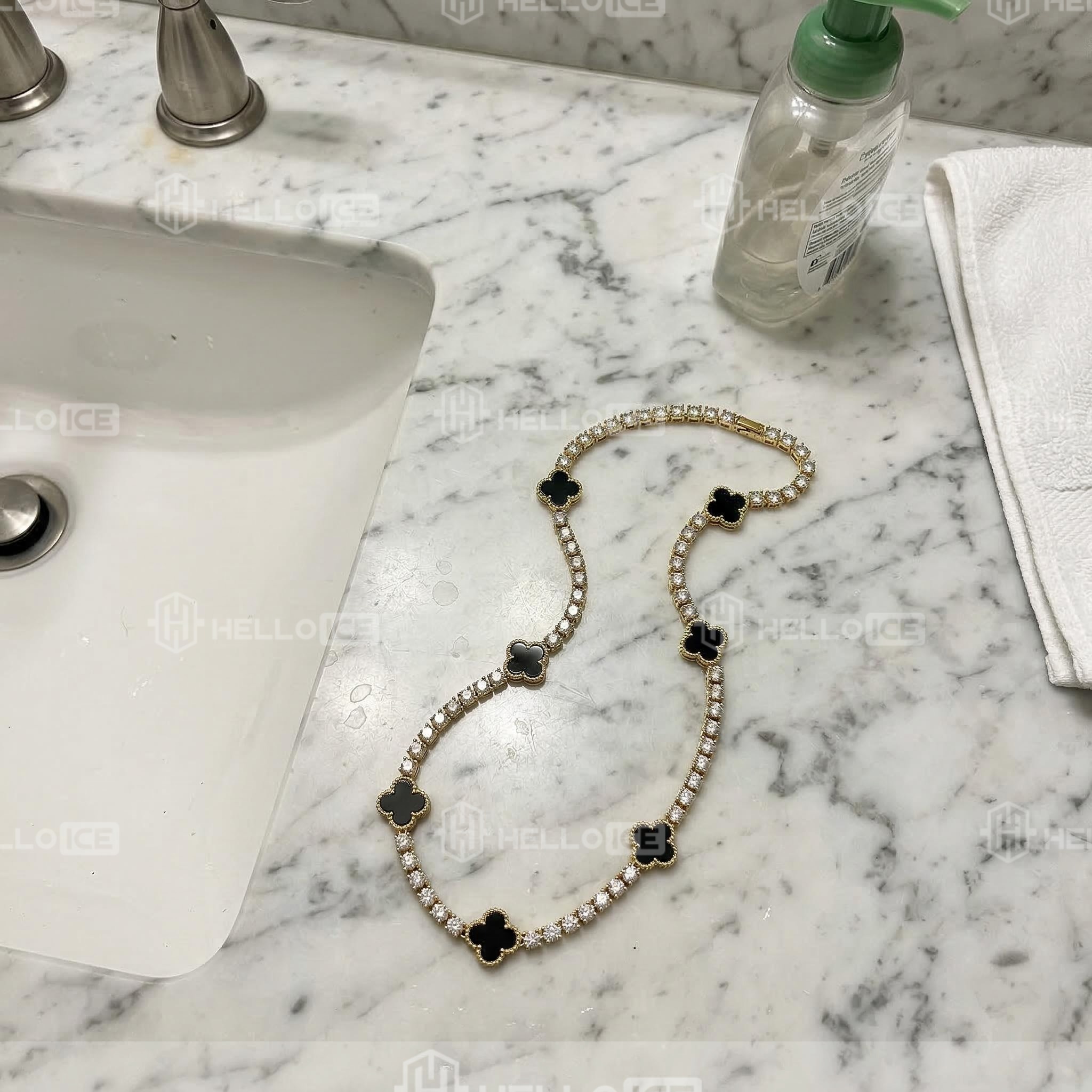 Helloice Review Image