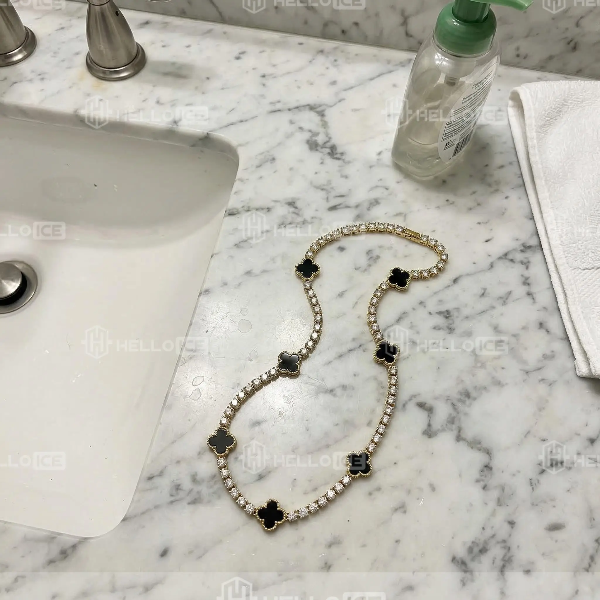 Helloice Review Image