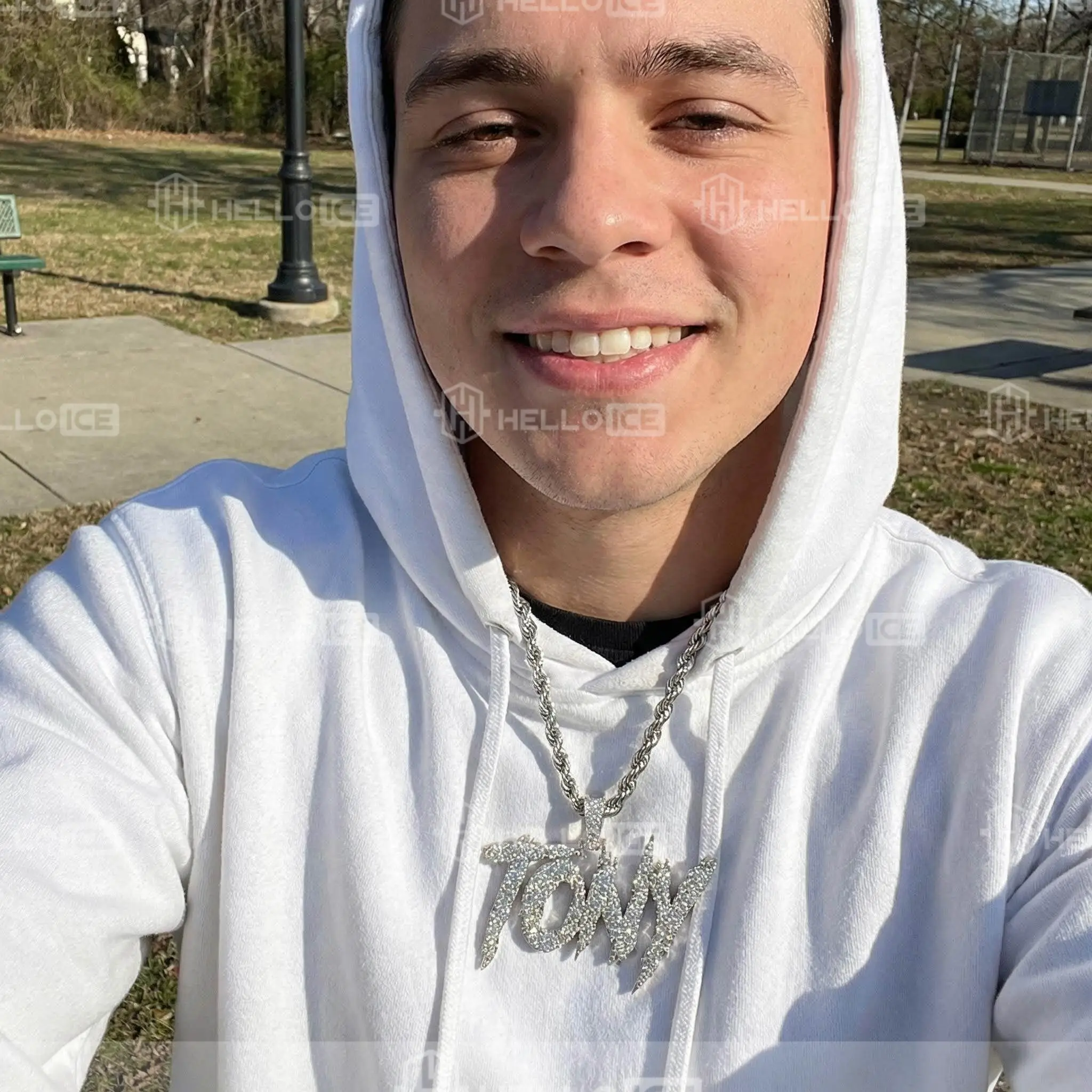 Helloice Review Image