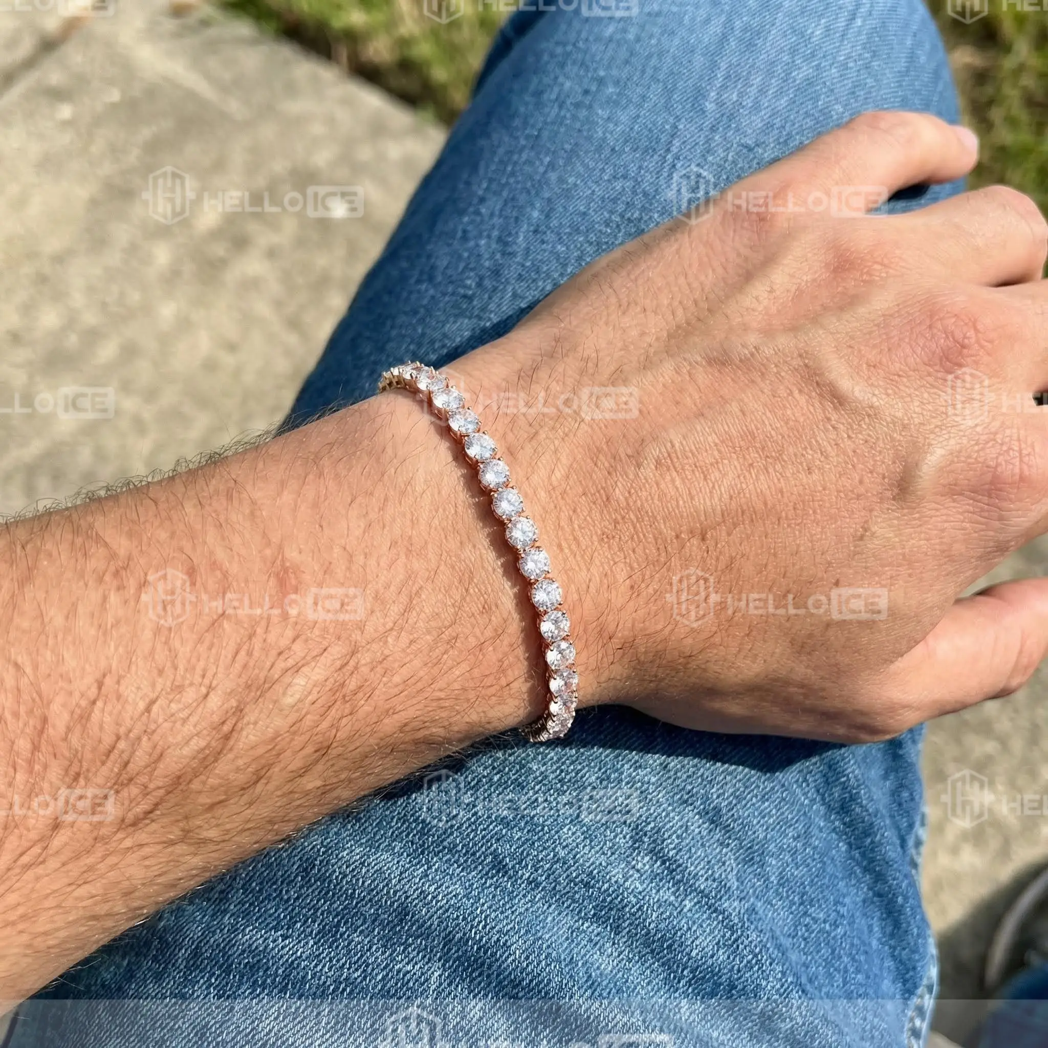 Helloice Review Image