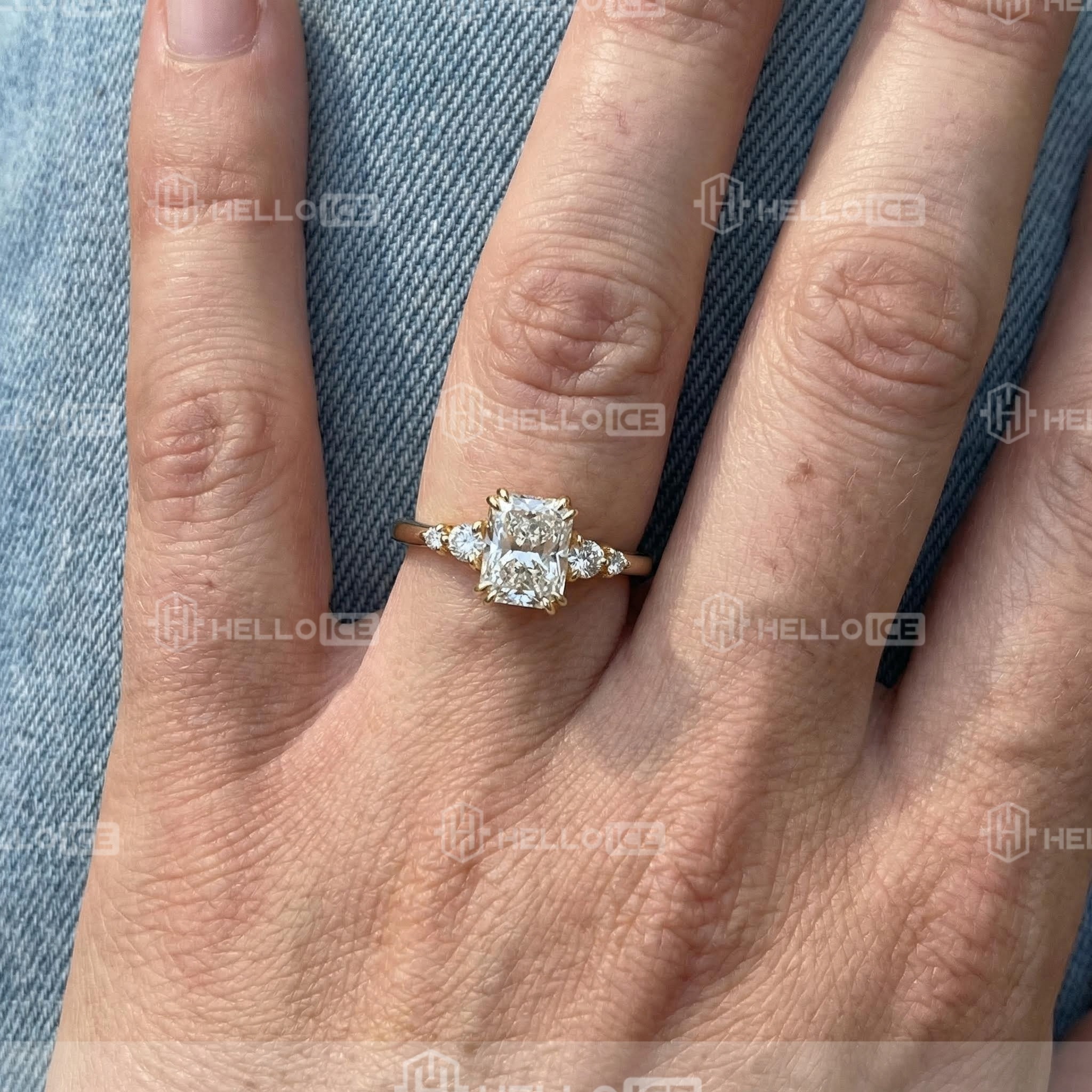 Helloice Review Image