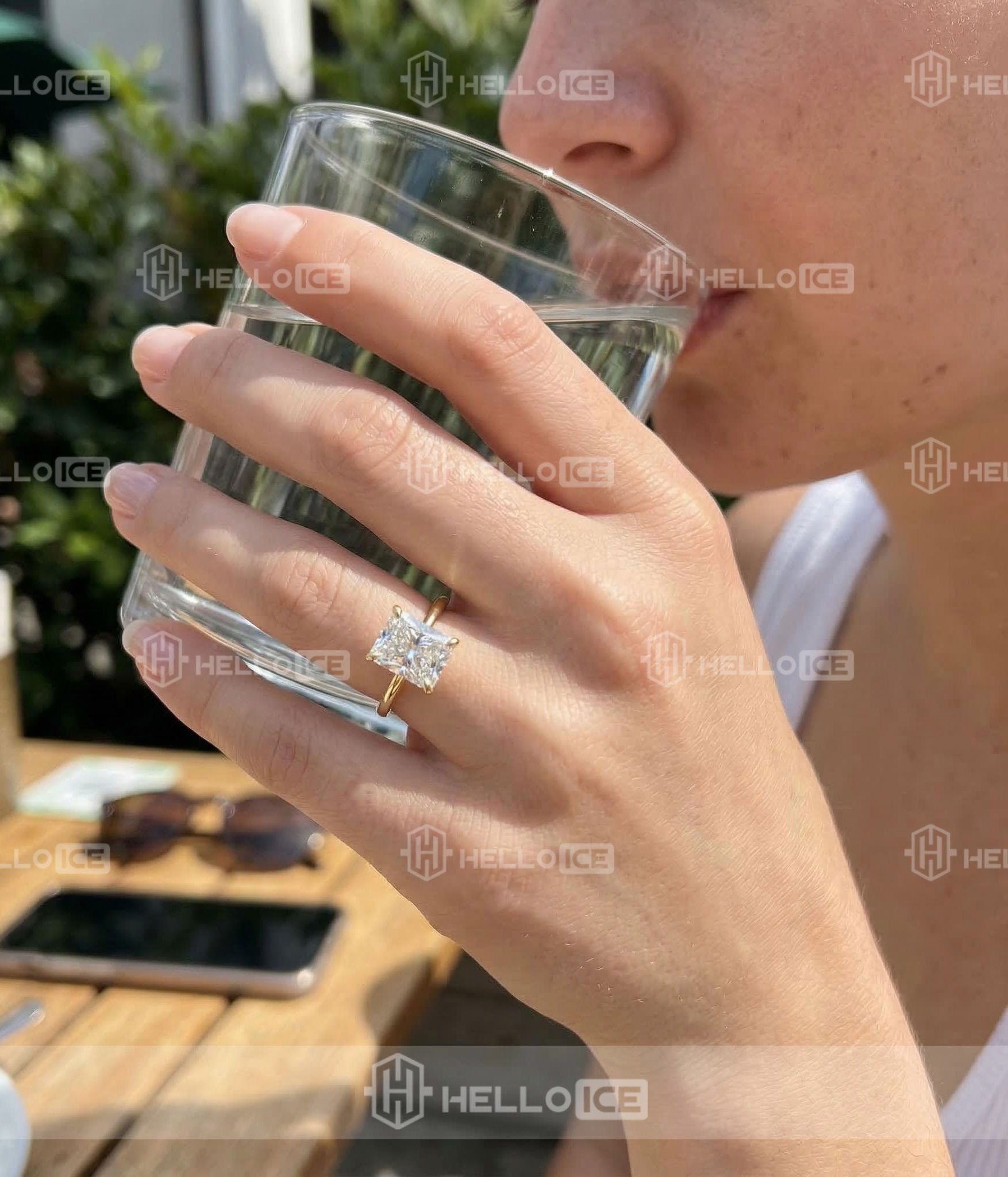 Helloice Review Image