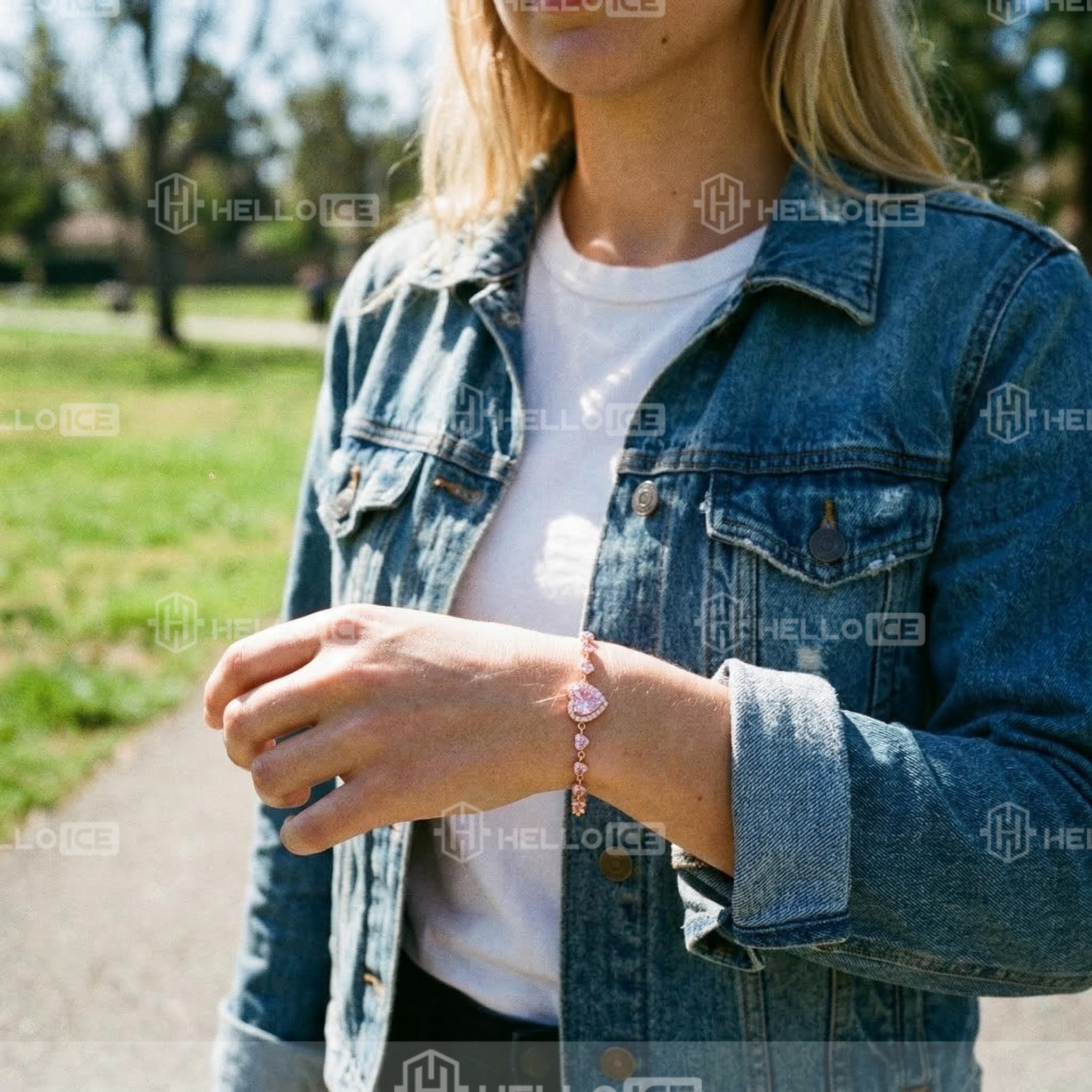 Helloice Review Image