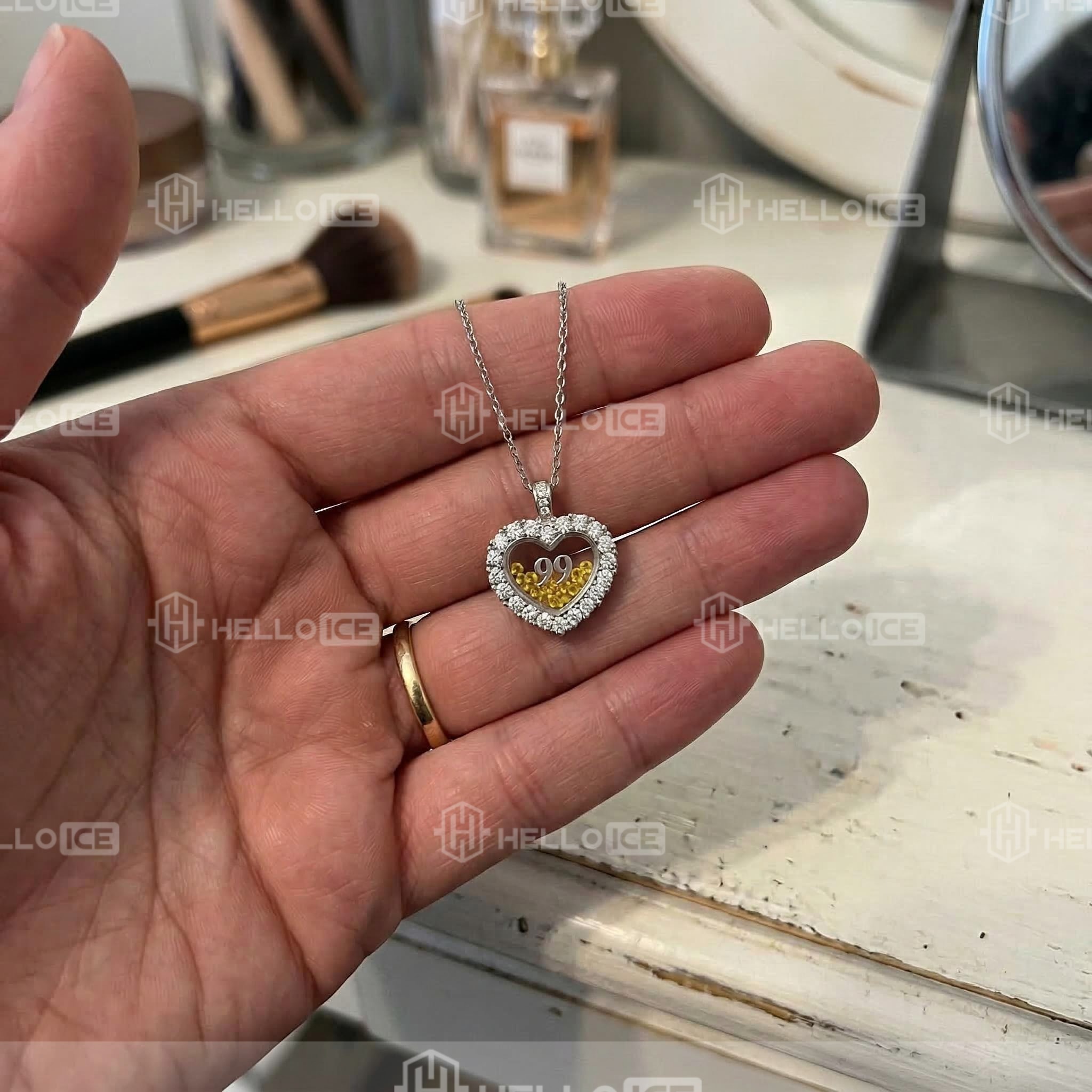 Helloice Review Image