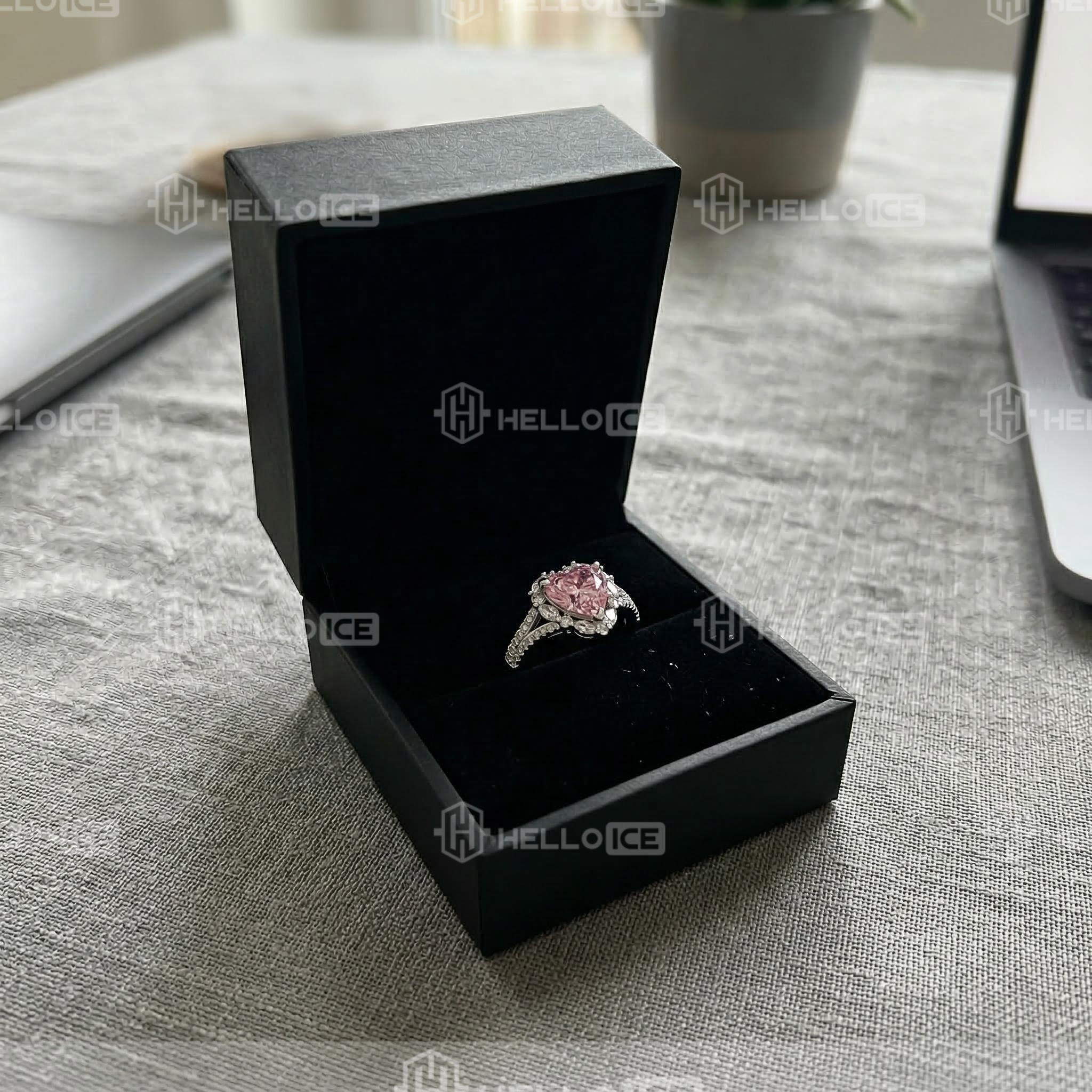 Helloice Review Image