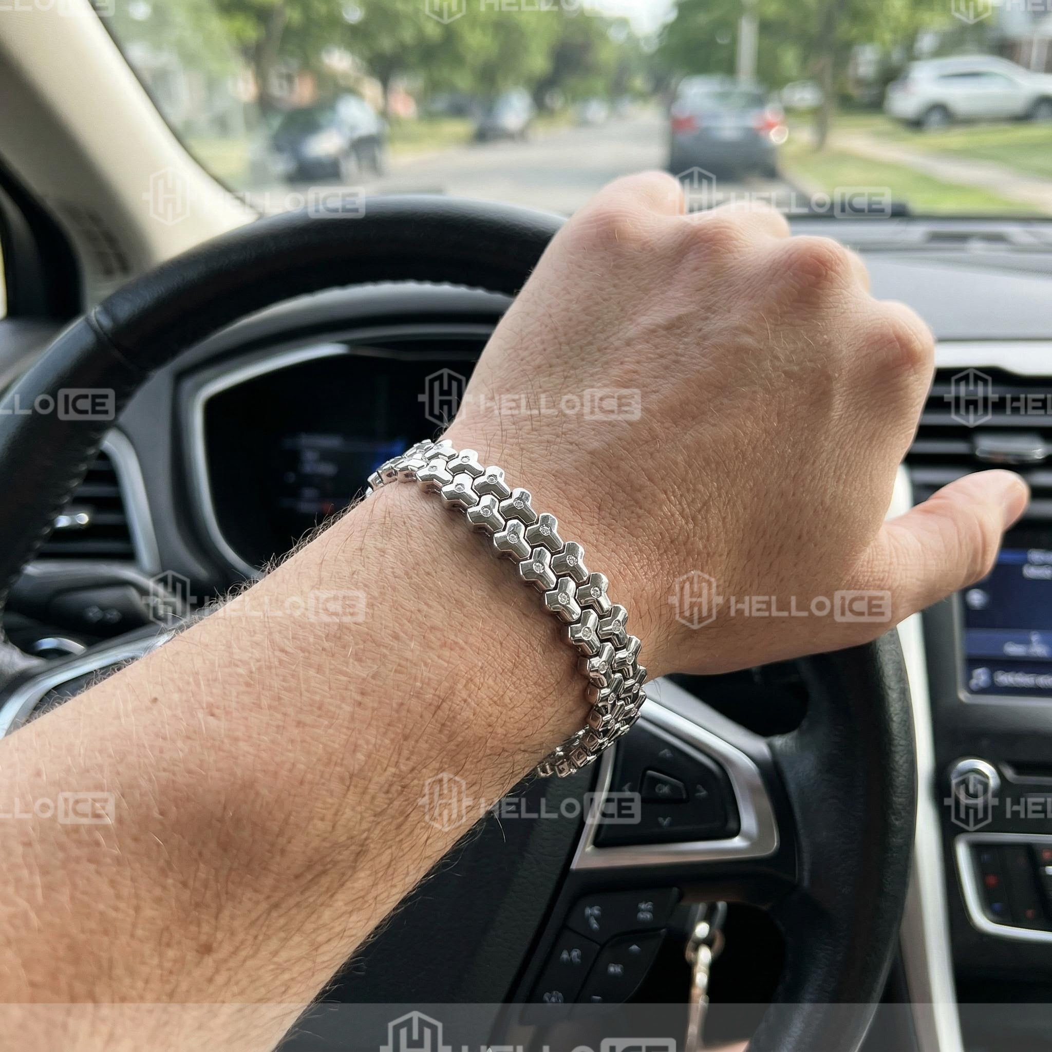 Helloice Review Image