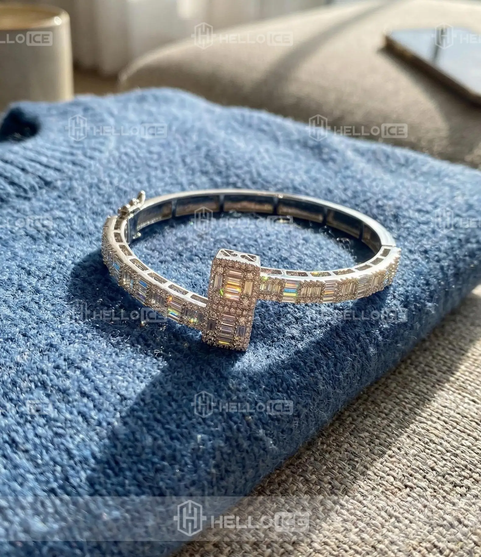 Helloice Review Image