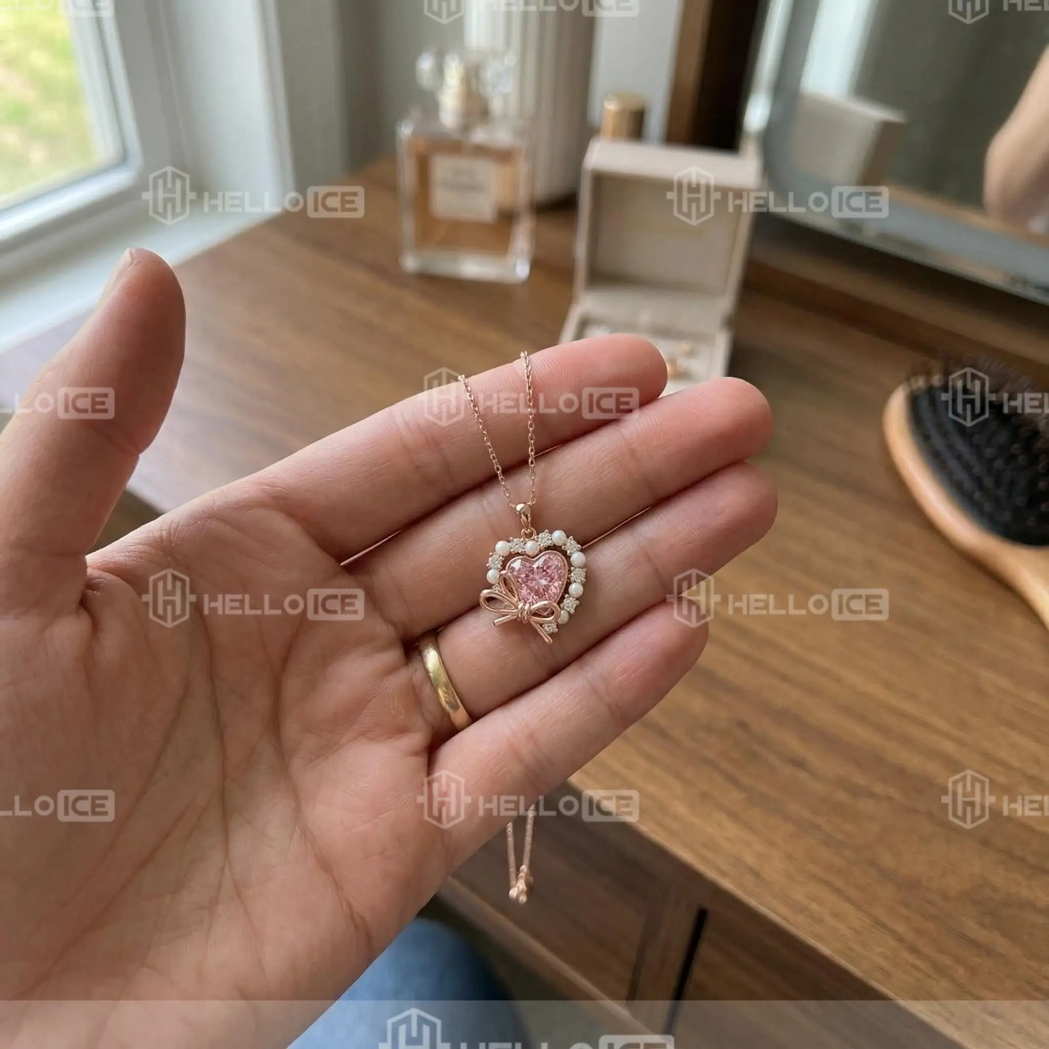 Helloice Review Image