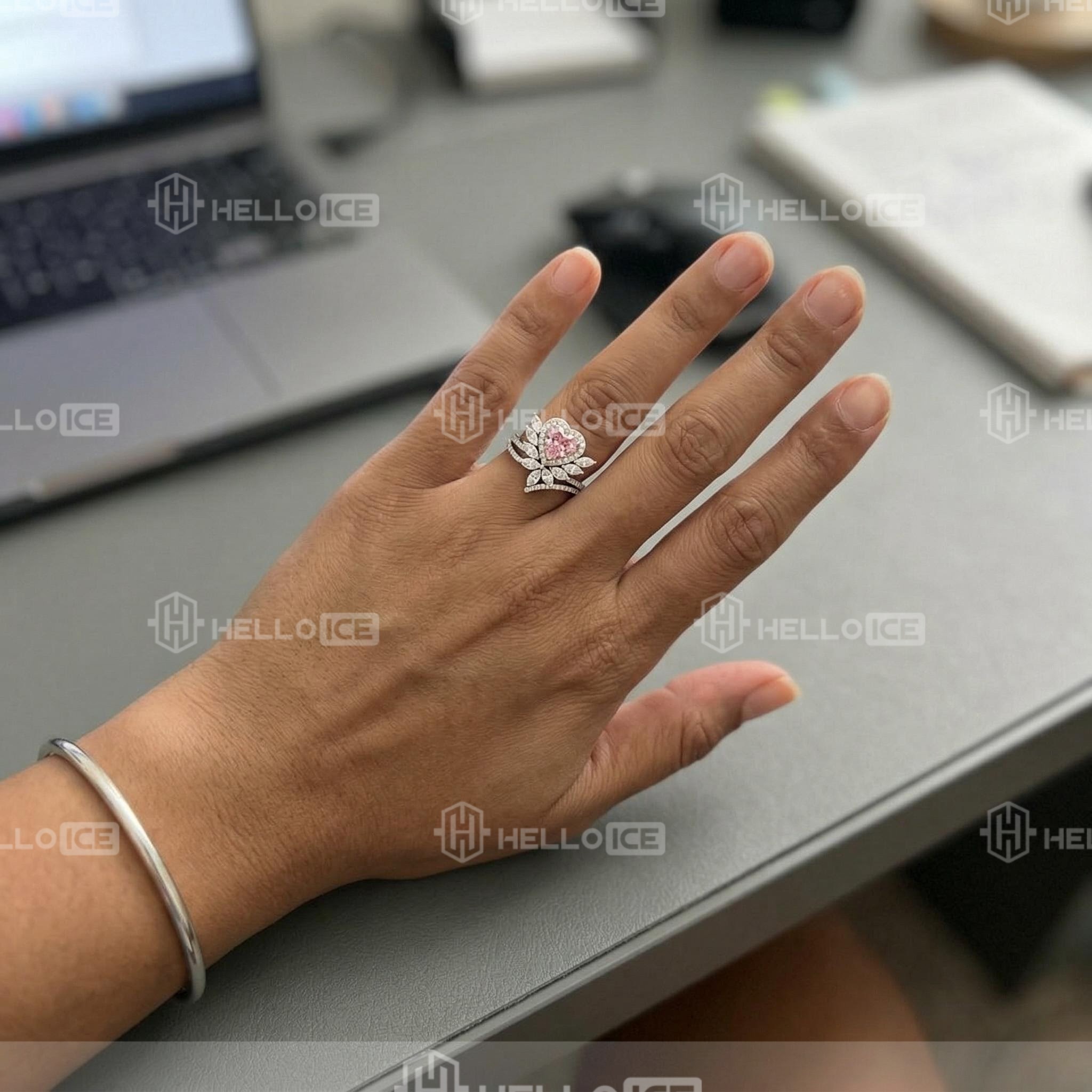 Helloice Review Image