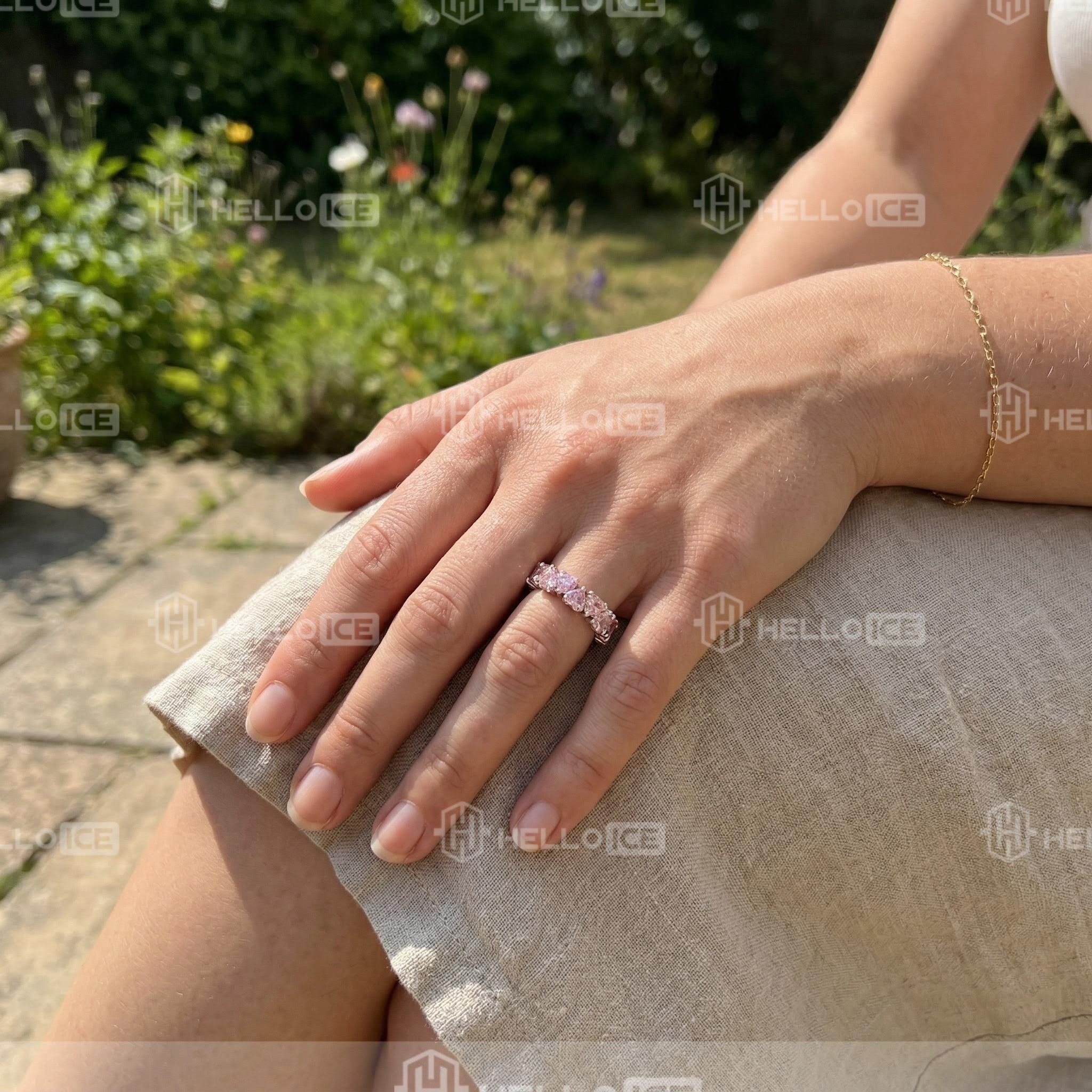 Helloice Review Image