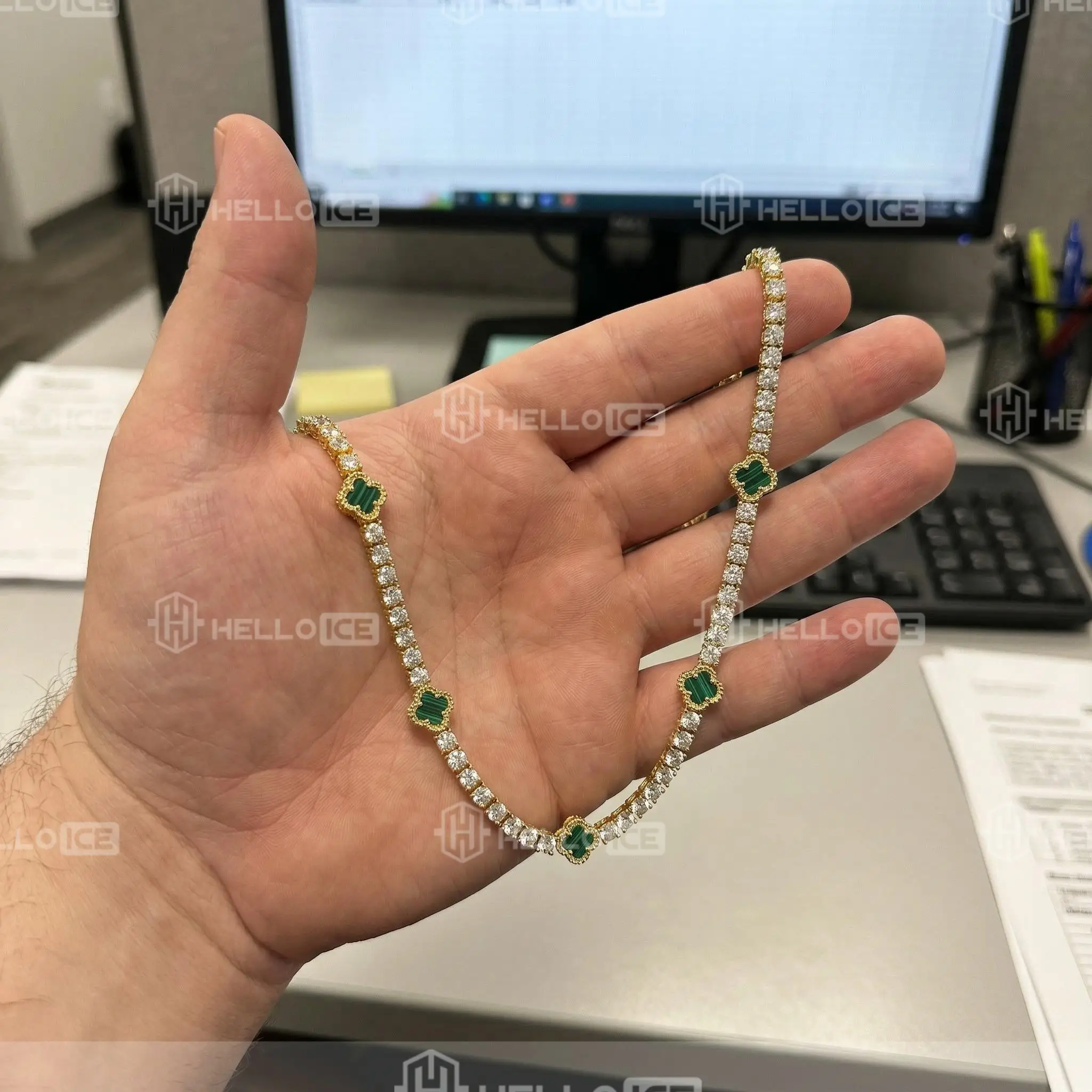 Helloice Review Image