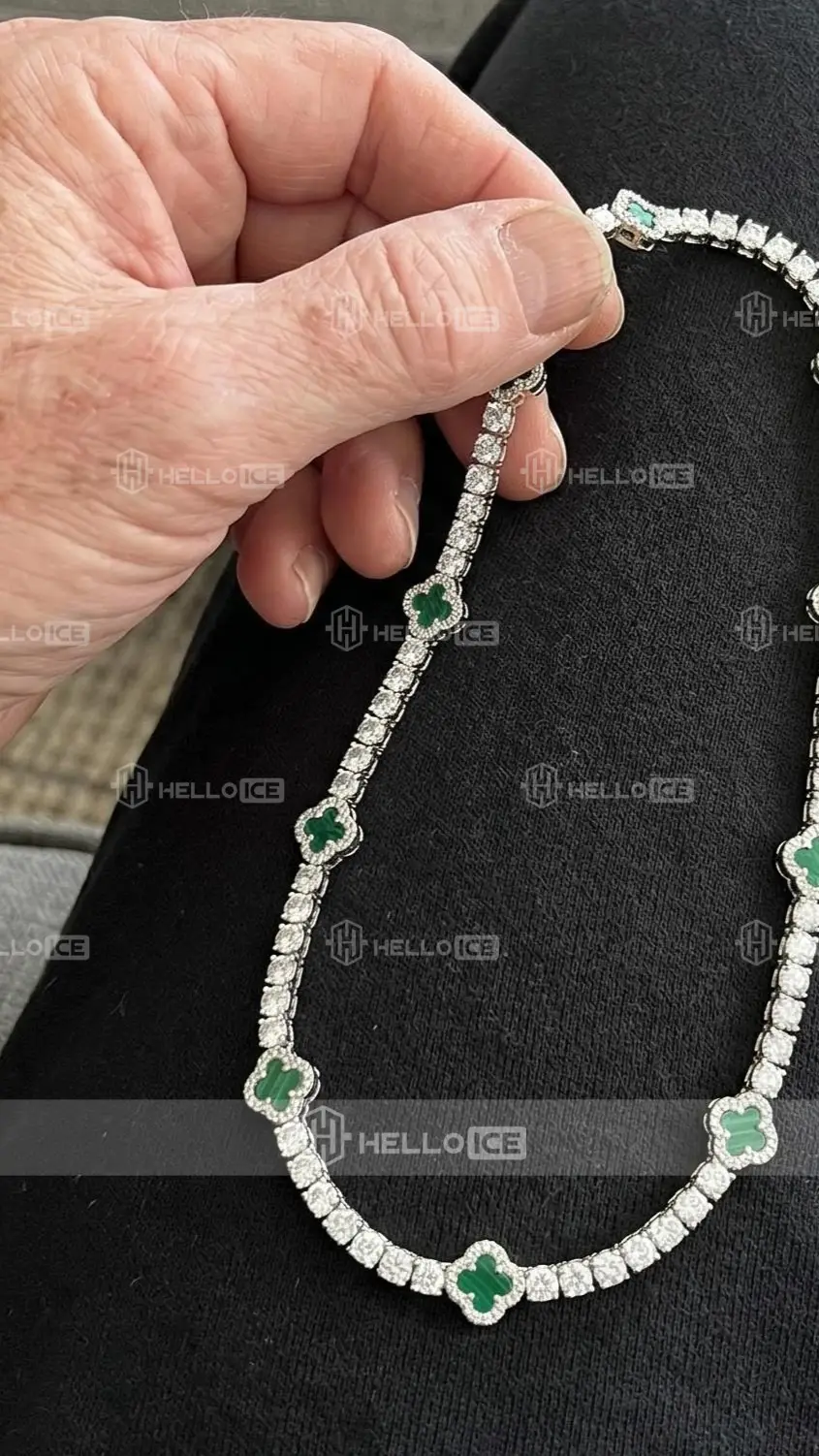 Helloice Review Image